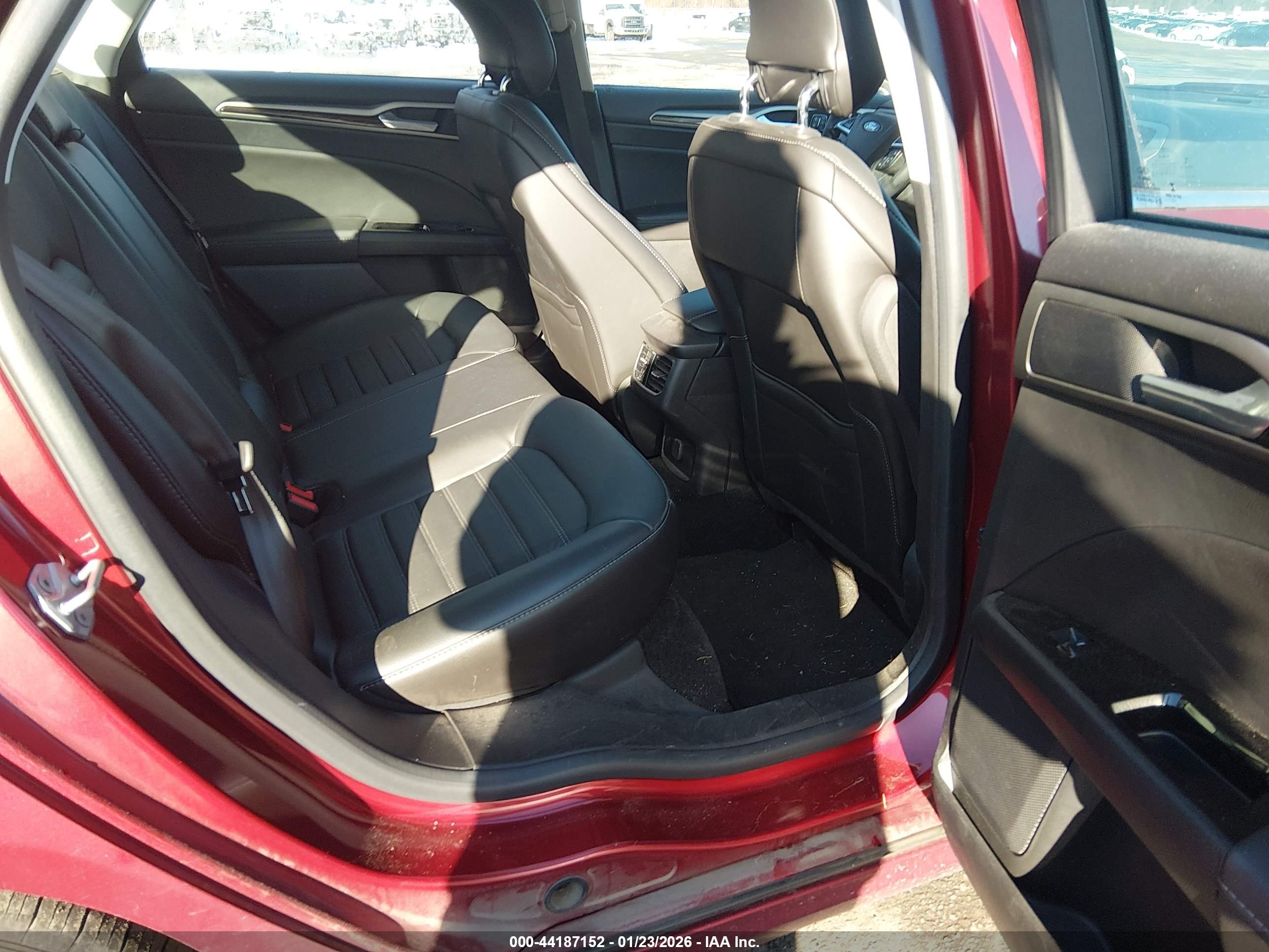 FORD FUSION image 8