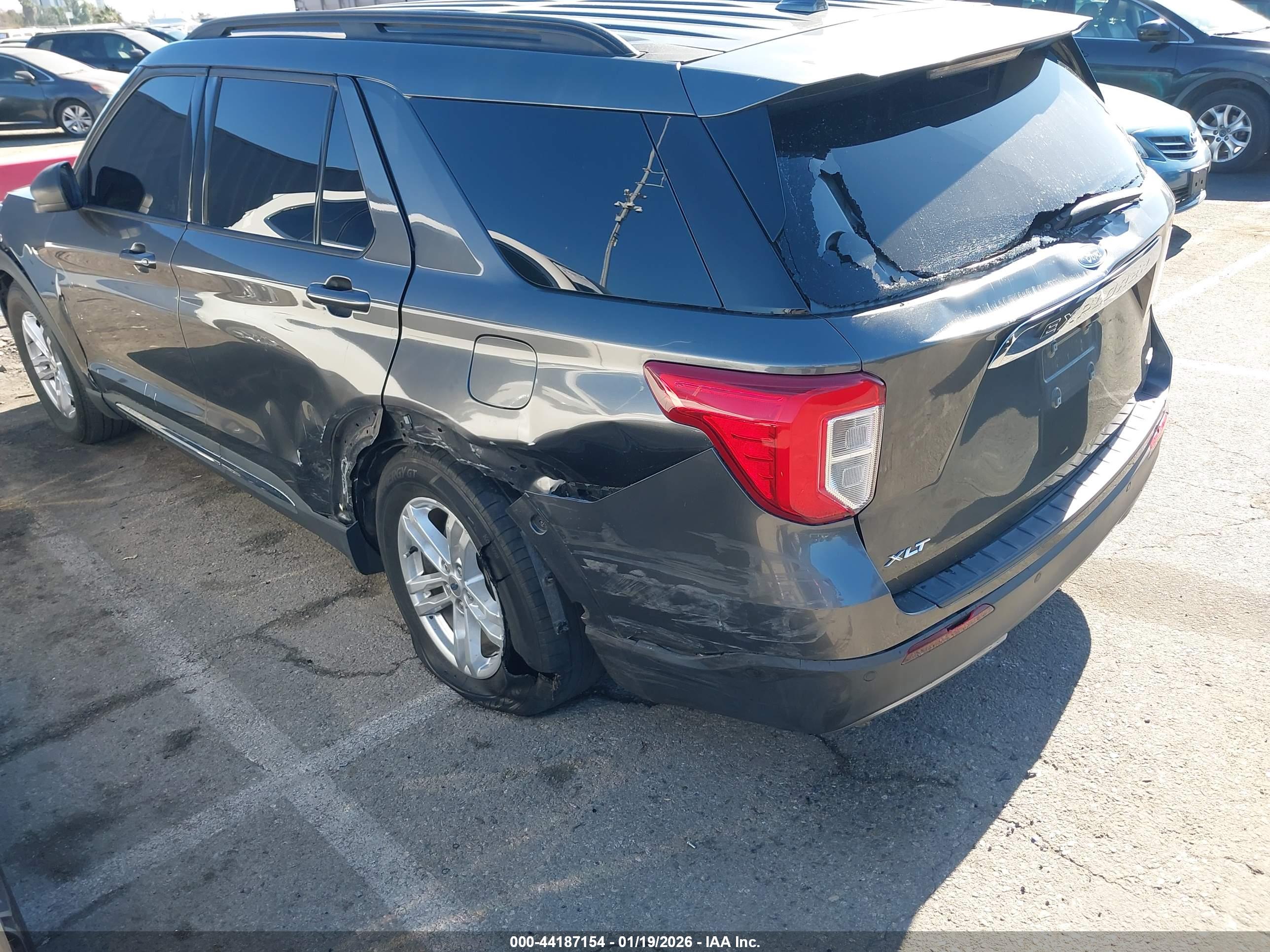 FORD EXPLORER image 6