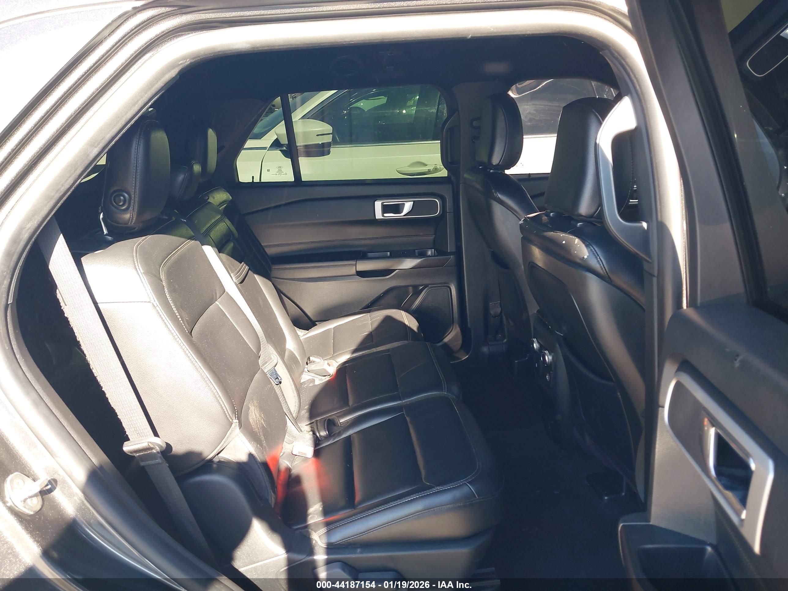 FORD EXPLORER image 8
