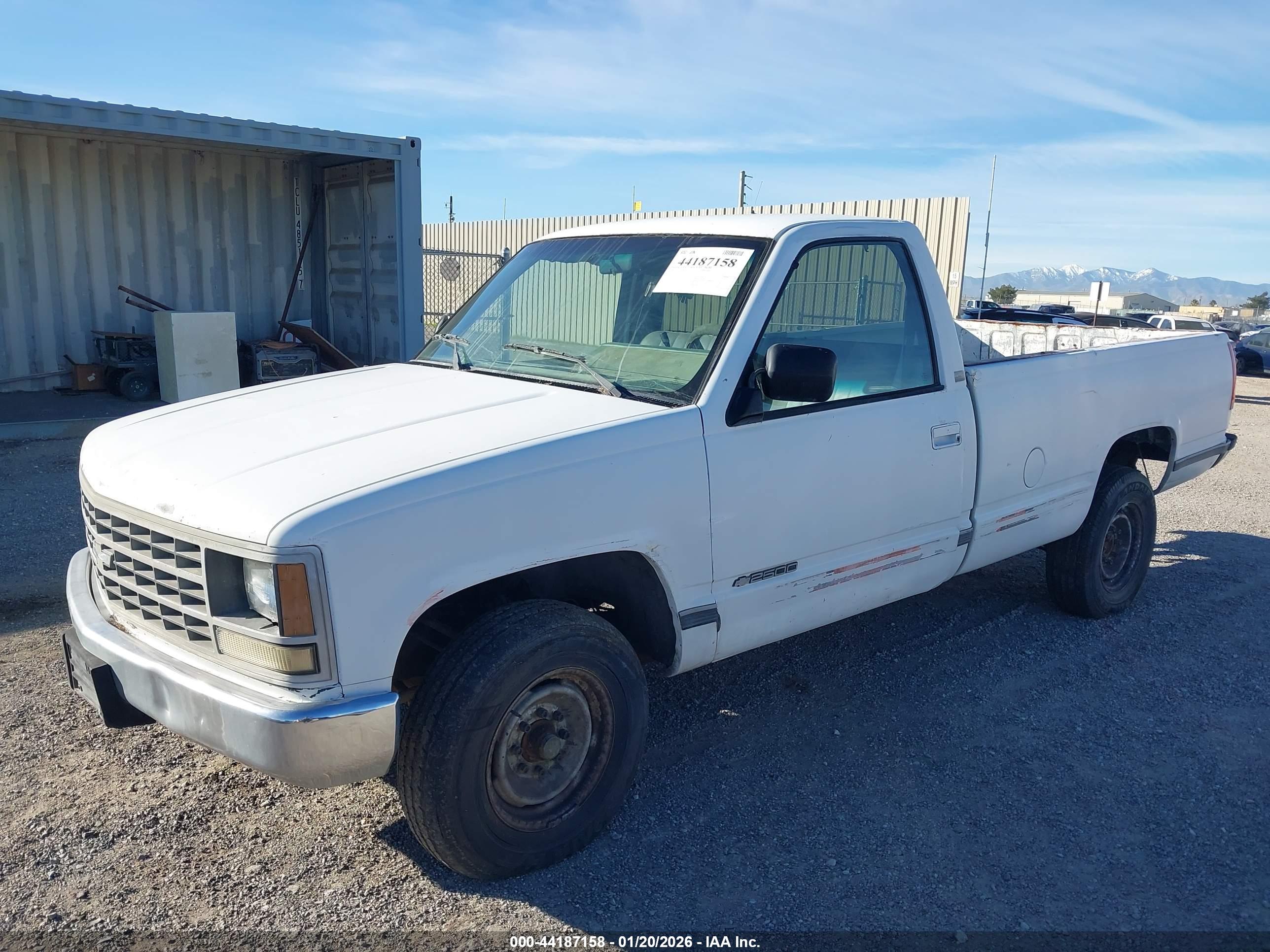 CHEVROLET GMT-400 image 2