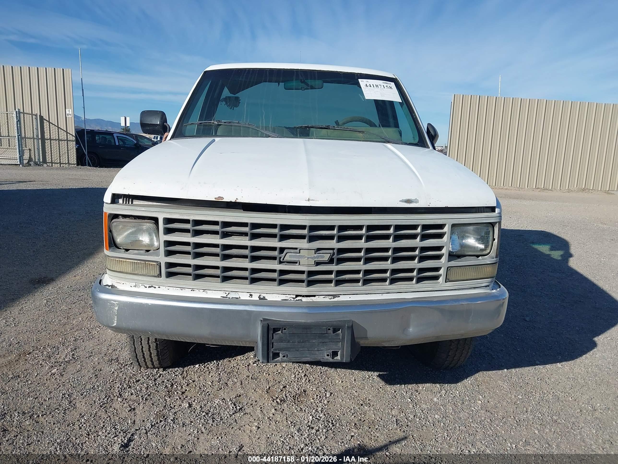 CHEVROLET GMT-400 image 6