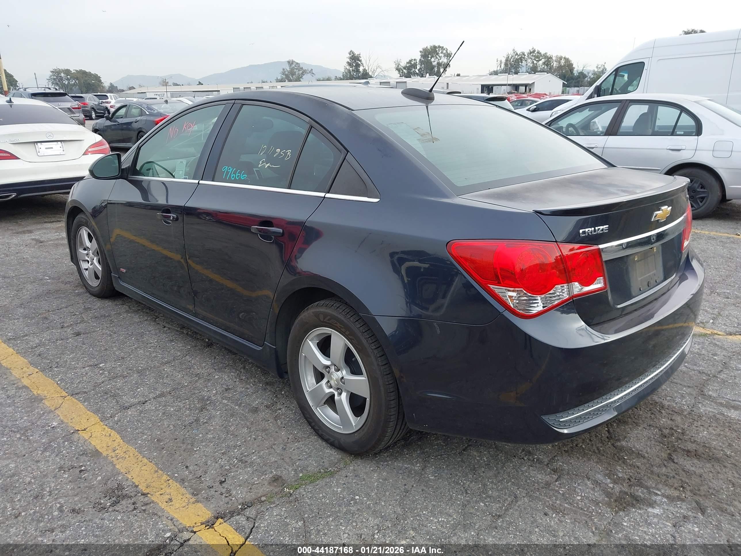 CHEVROLET CRUZE image 3