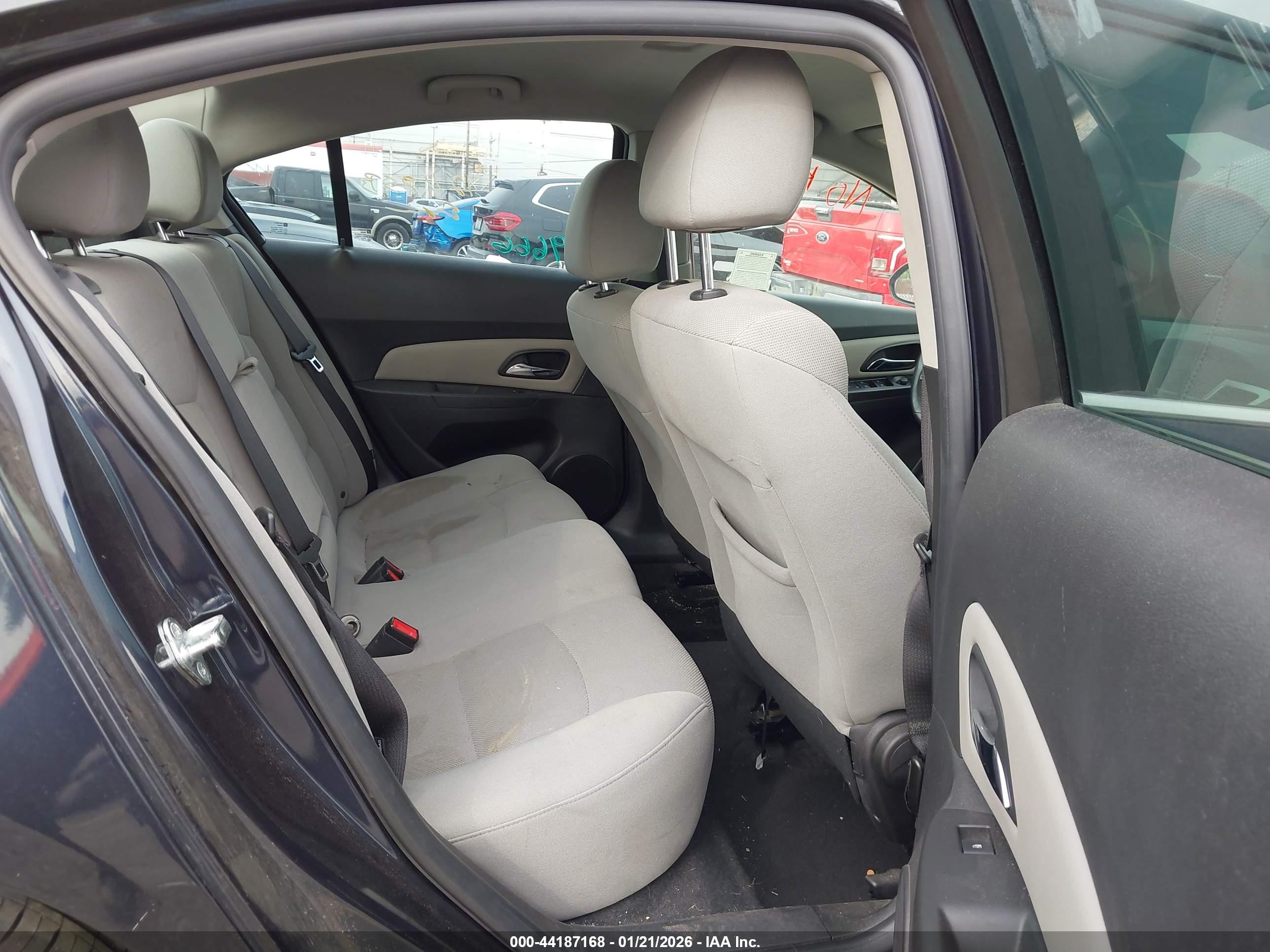 CHEVROLET CRUZE image 8