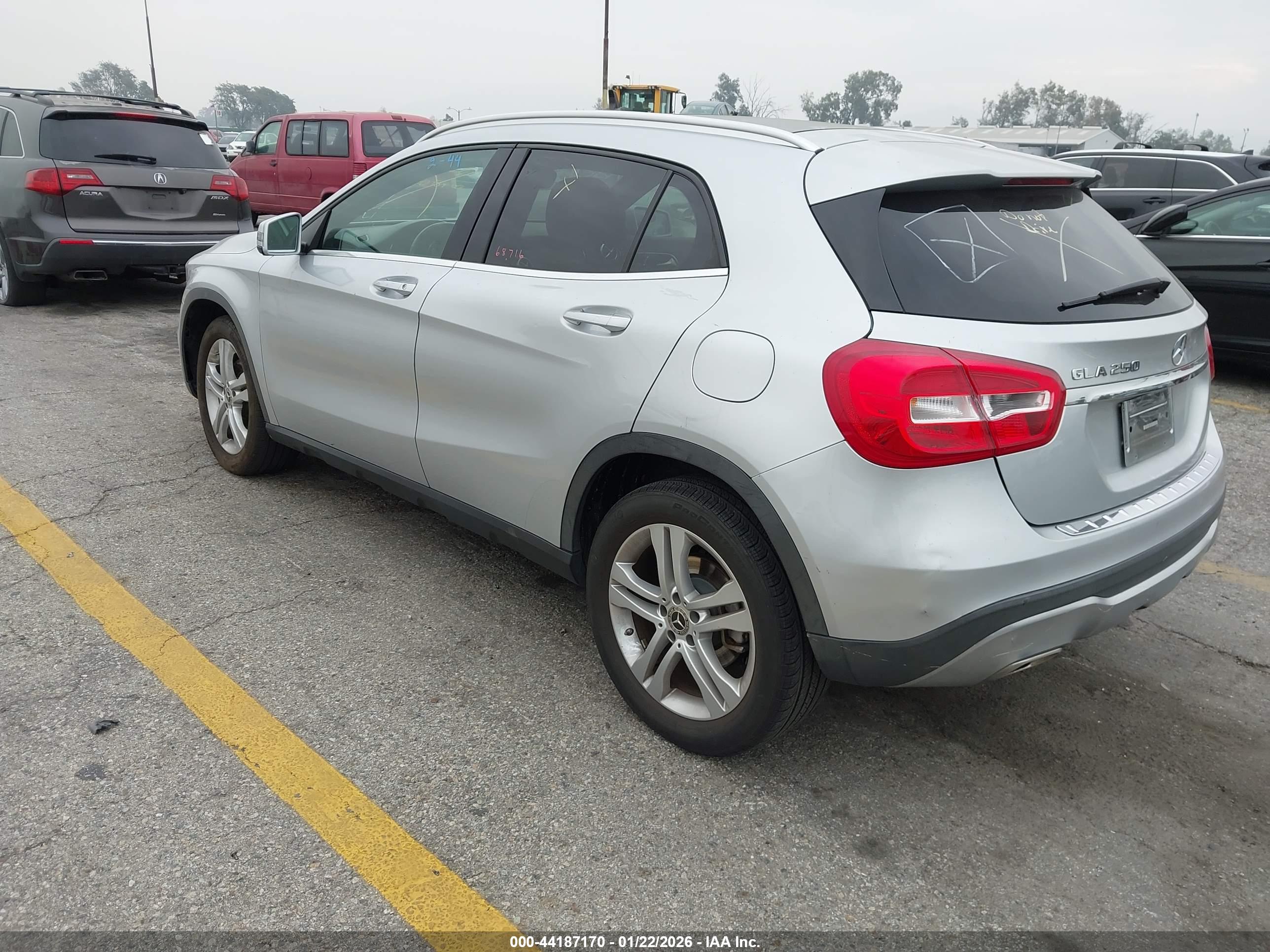 MERCEDES-BENZ GLA image 3