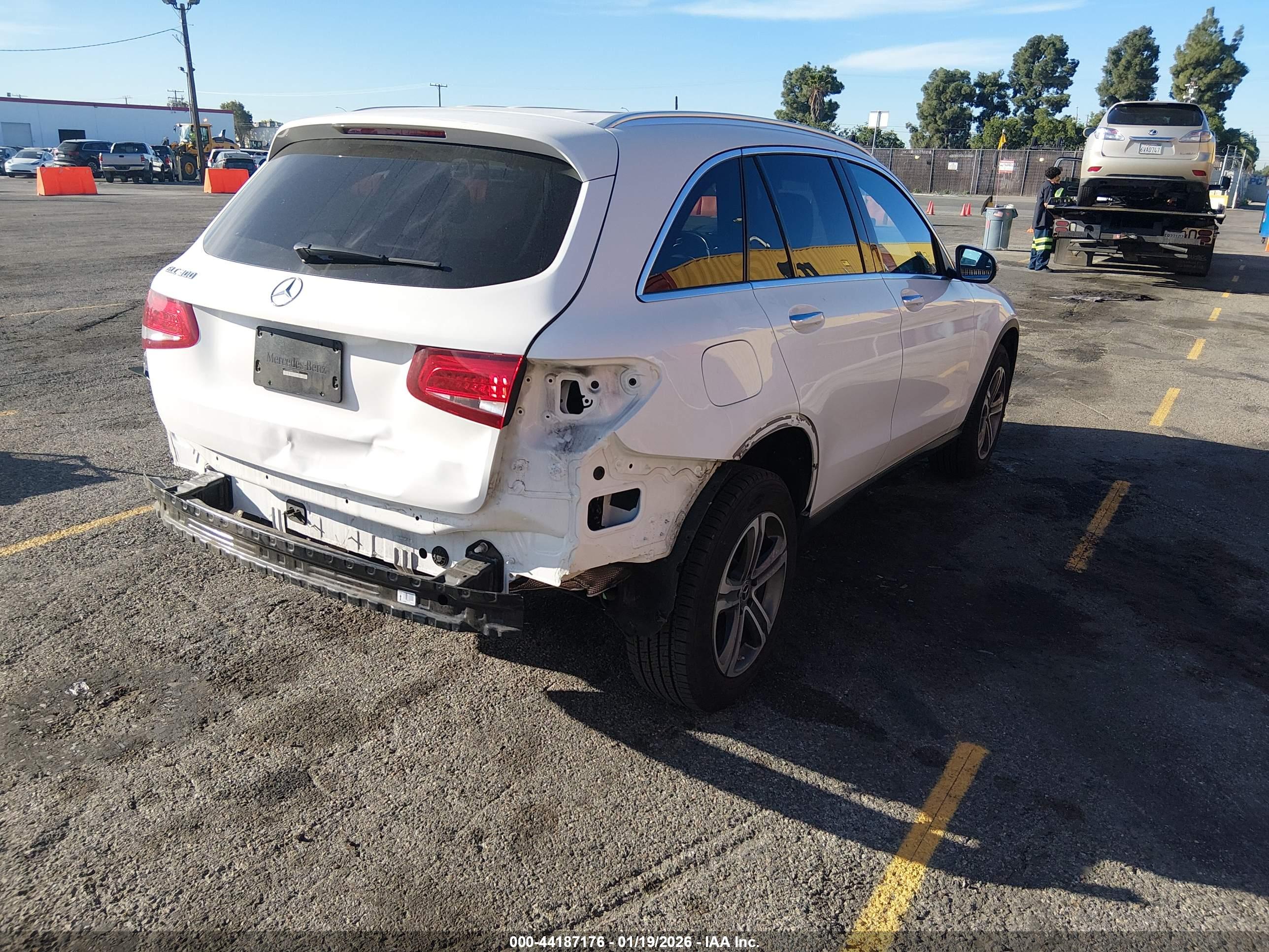 MERCEDES-BENZ GLC image 4