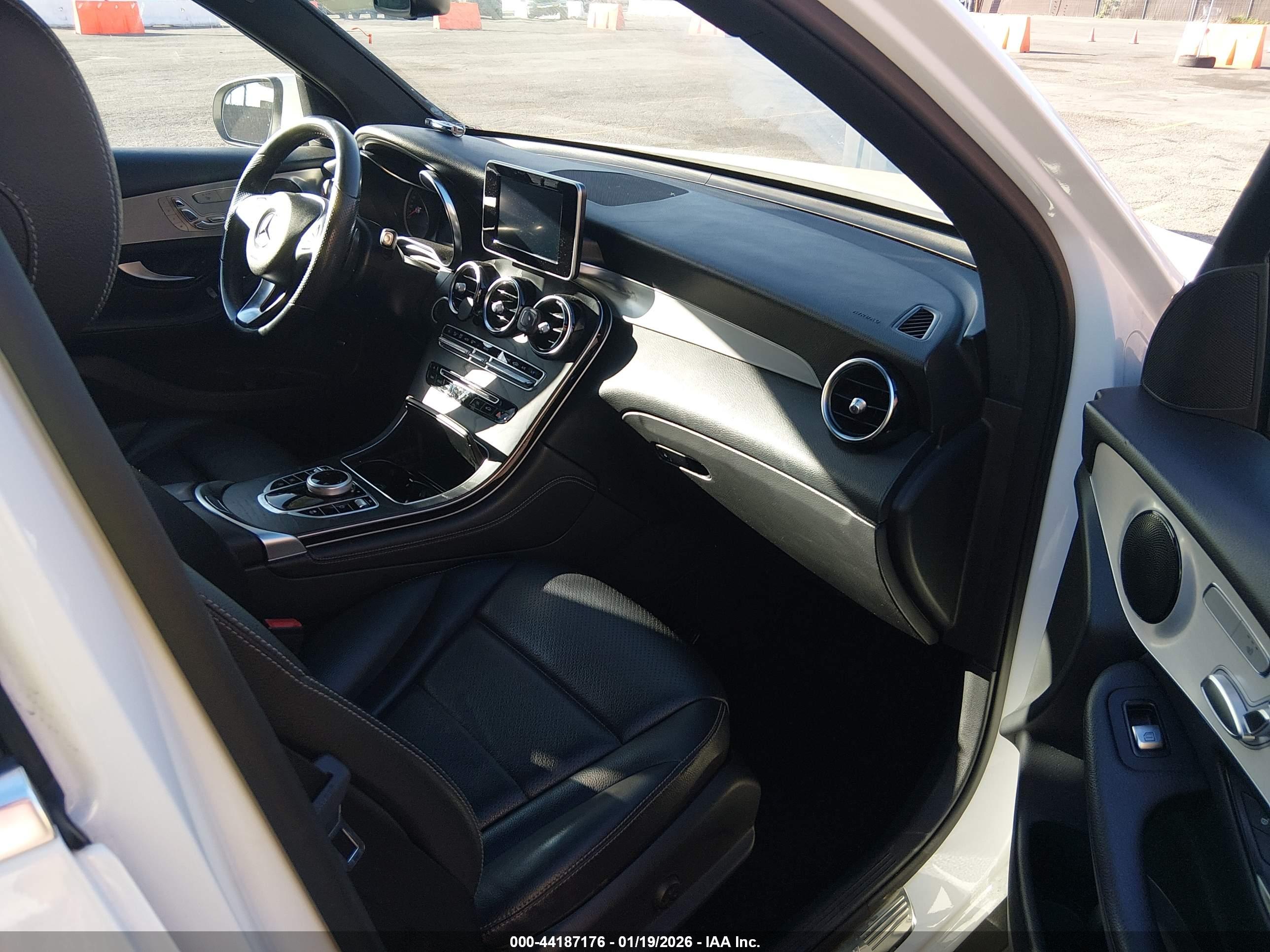 MERCEDES-BENZ GLC image 5
