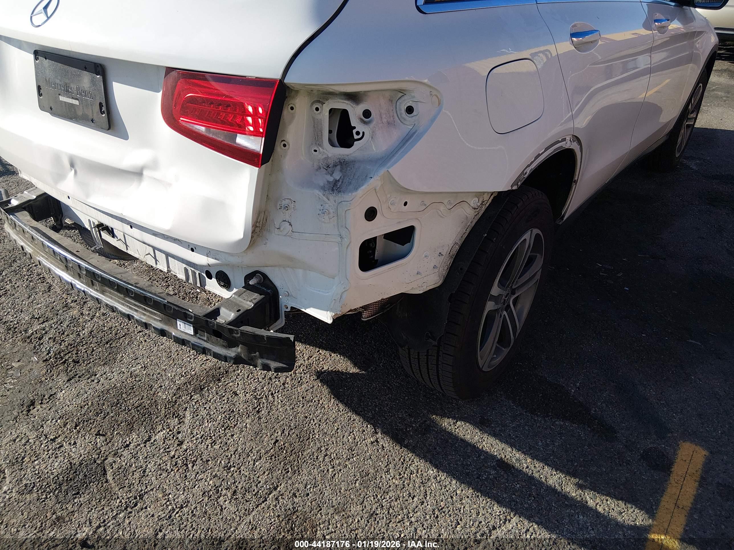 MERCEDES-BENZ GLC image 6