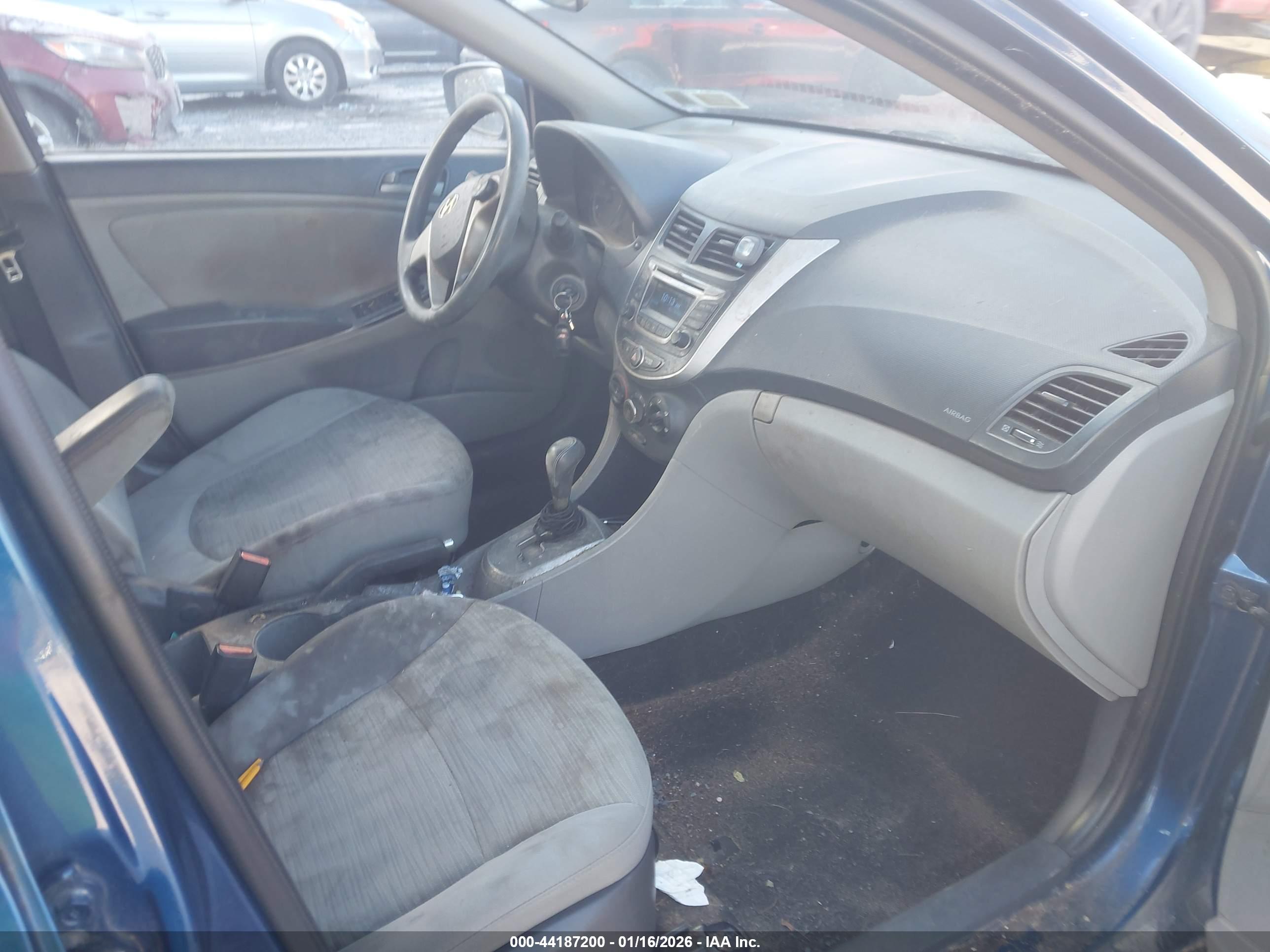 HYUNDAI ACCENT image 5