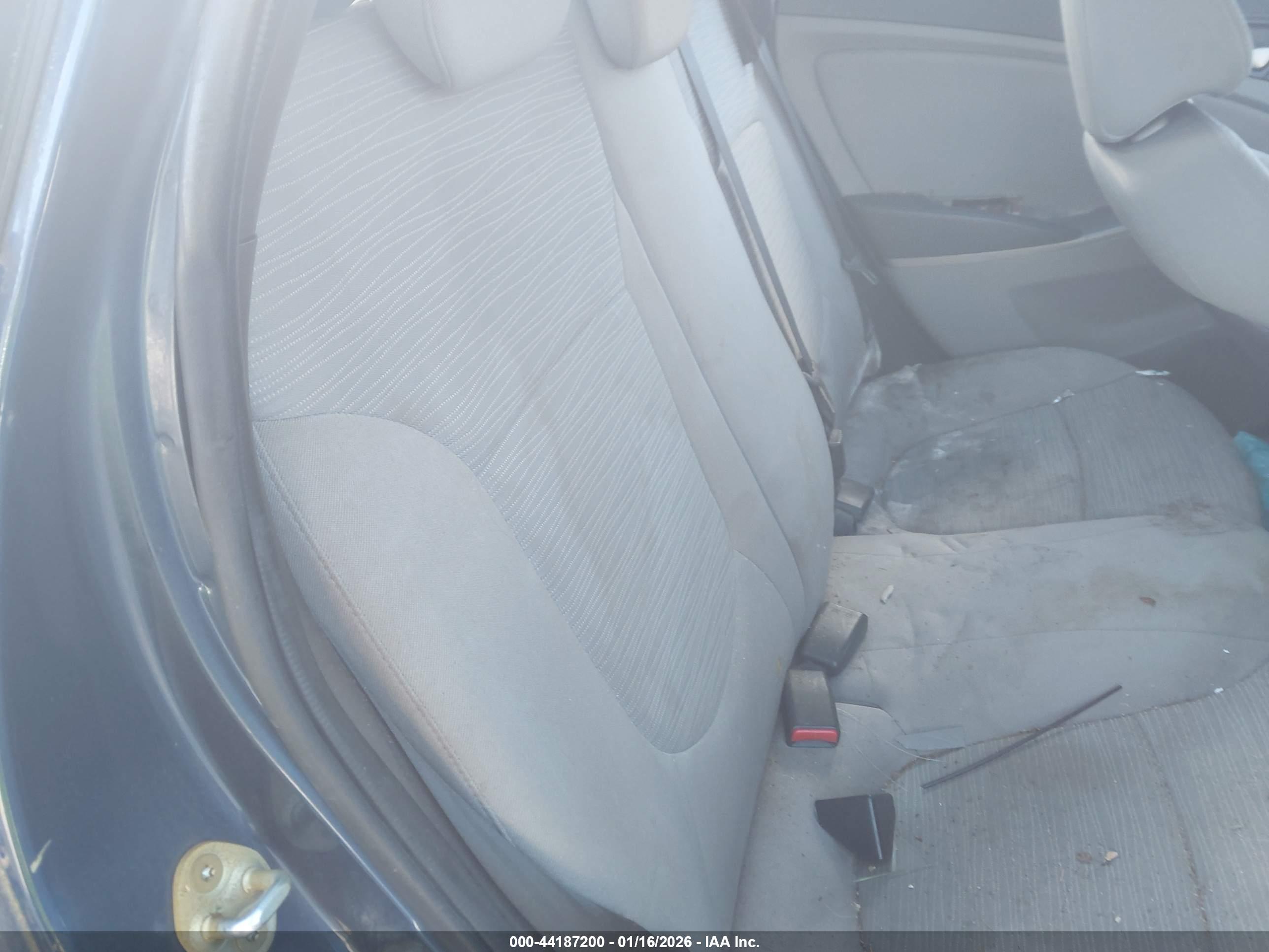 HYUNDAI ACCENT image 8