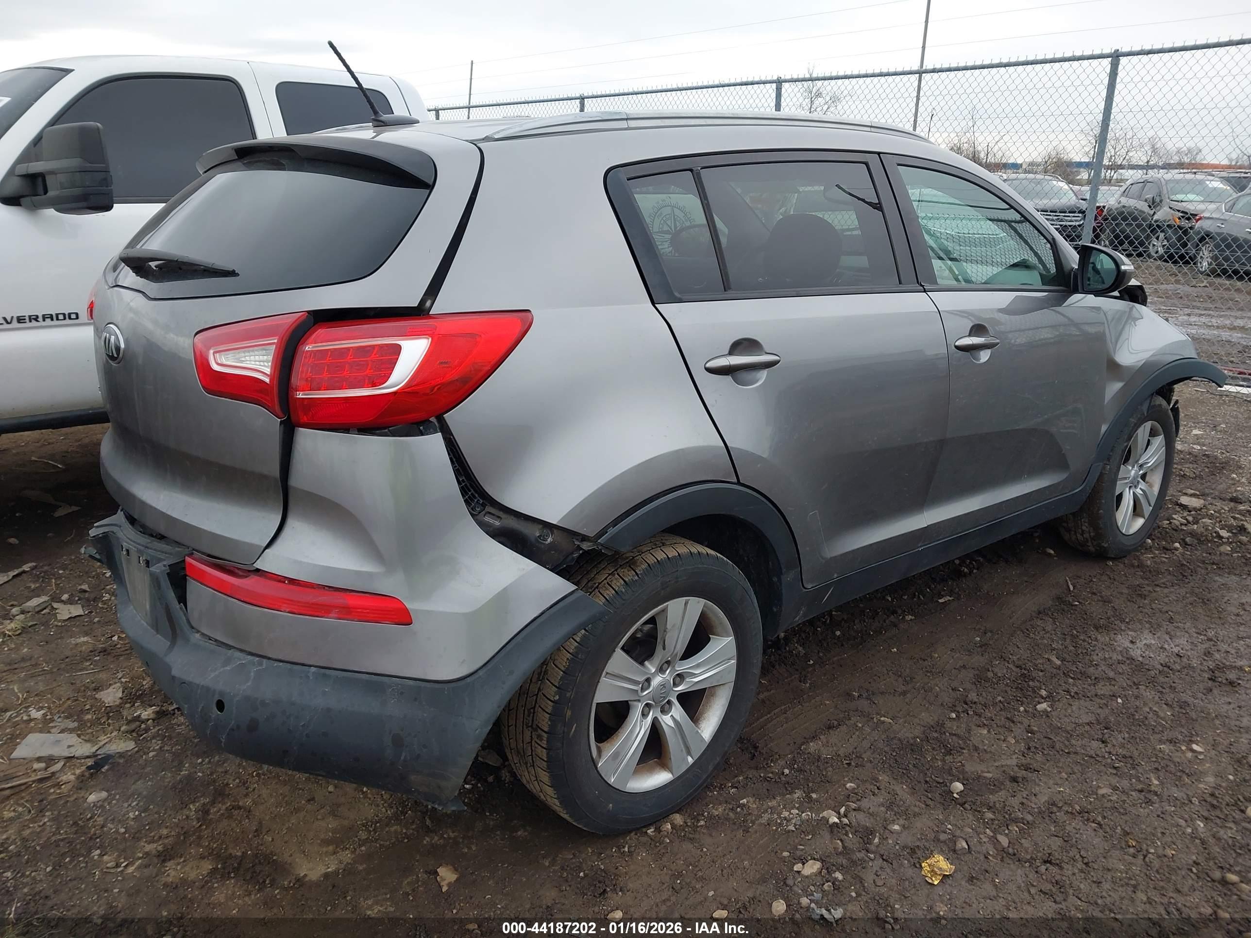 KIA SPORTAGE image 4
