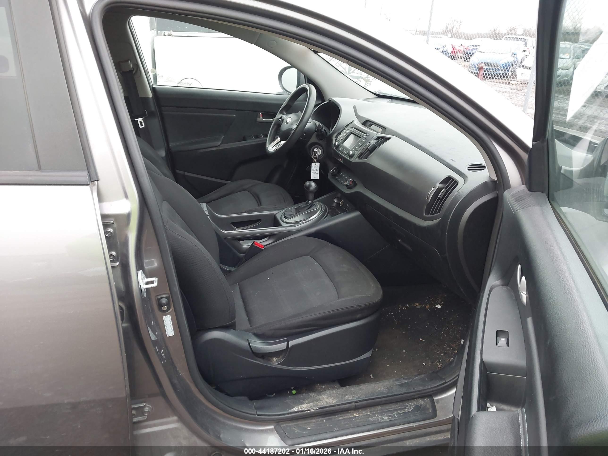 KIA SPORTAGE image 5