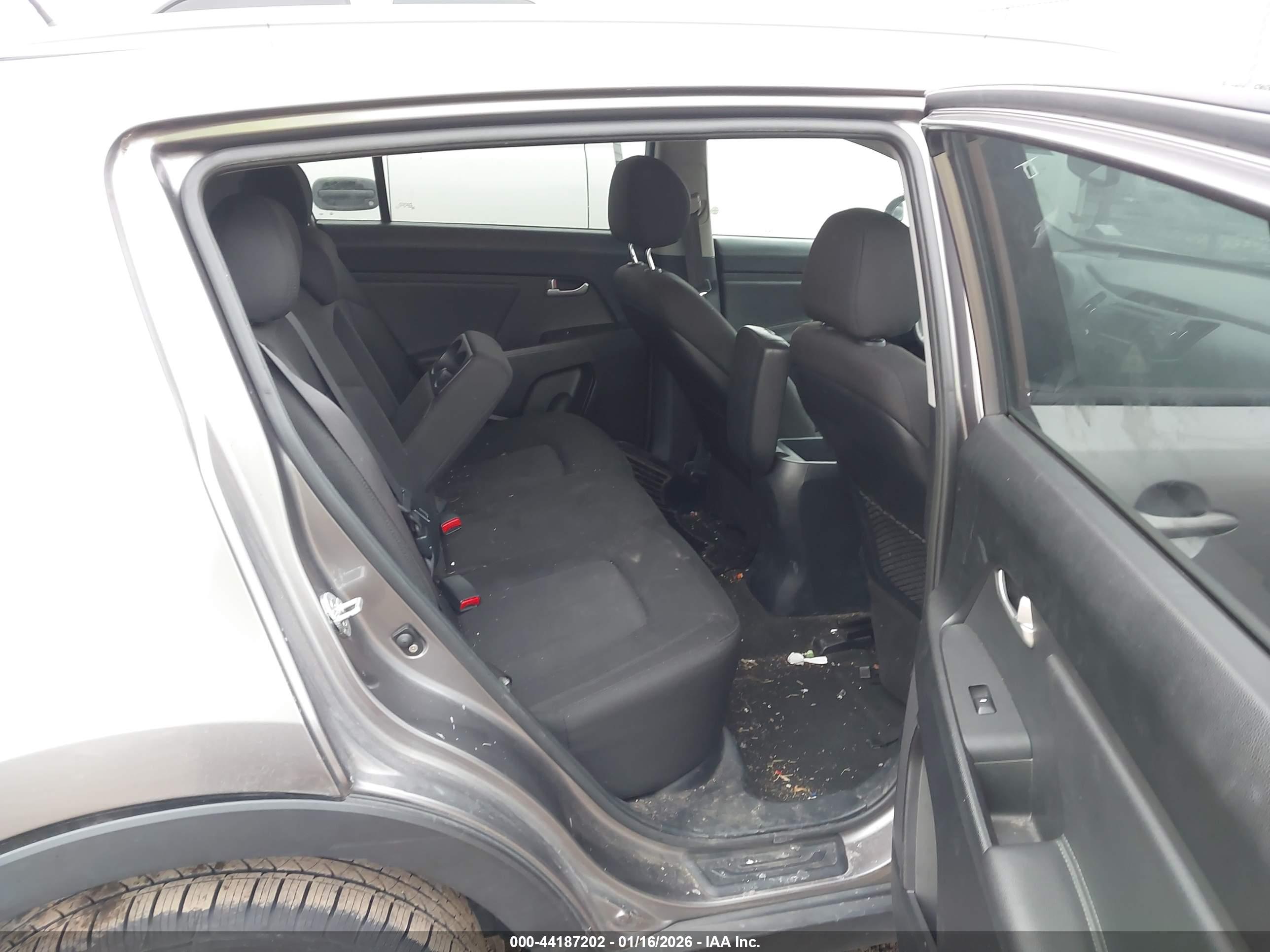 KIA SPORTAGE image 8
