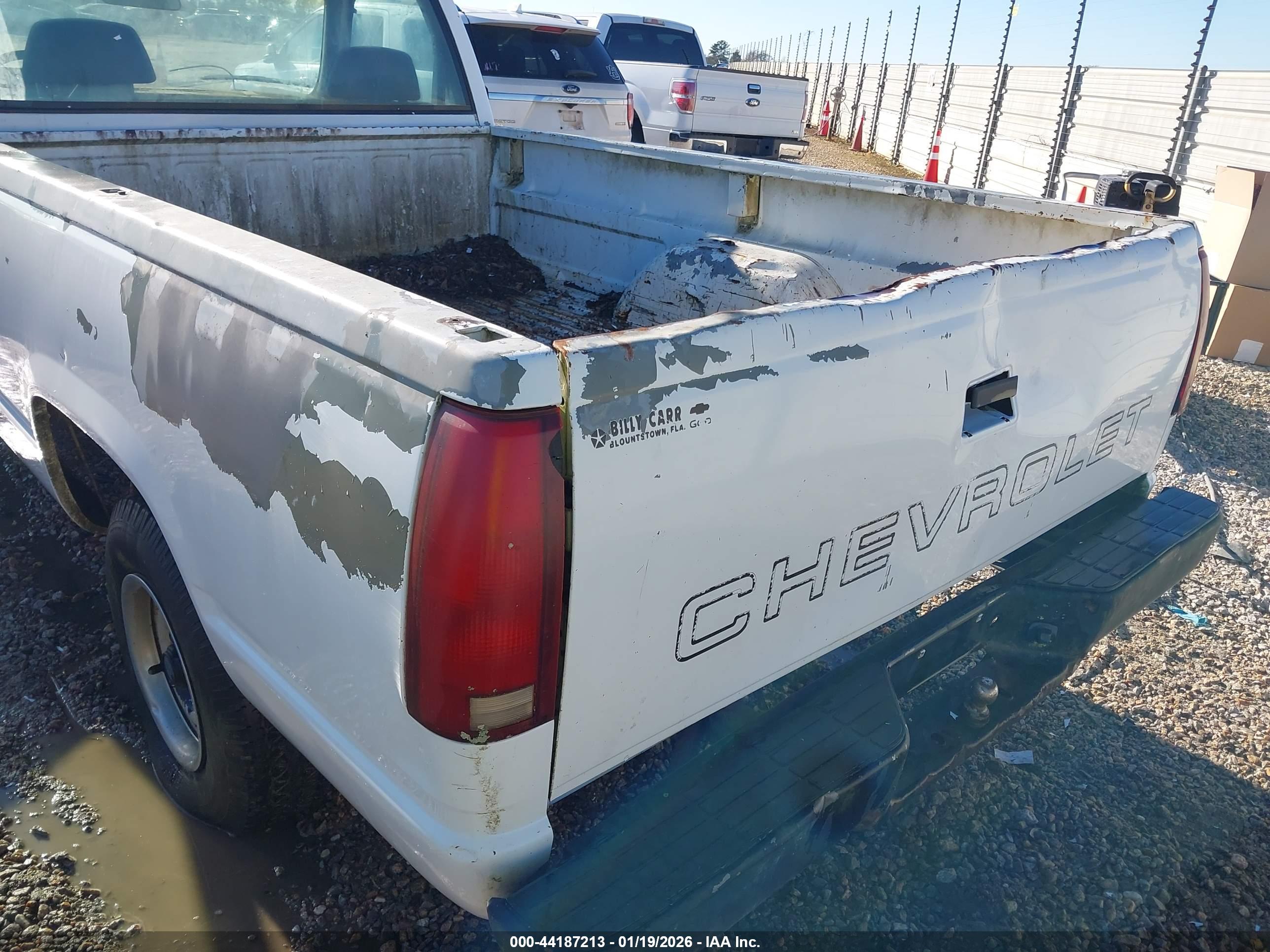 CHEVROLET GMT-400 image 6
