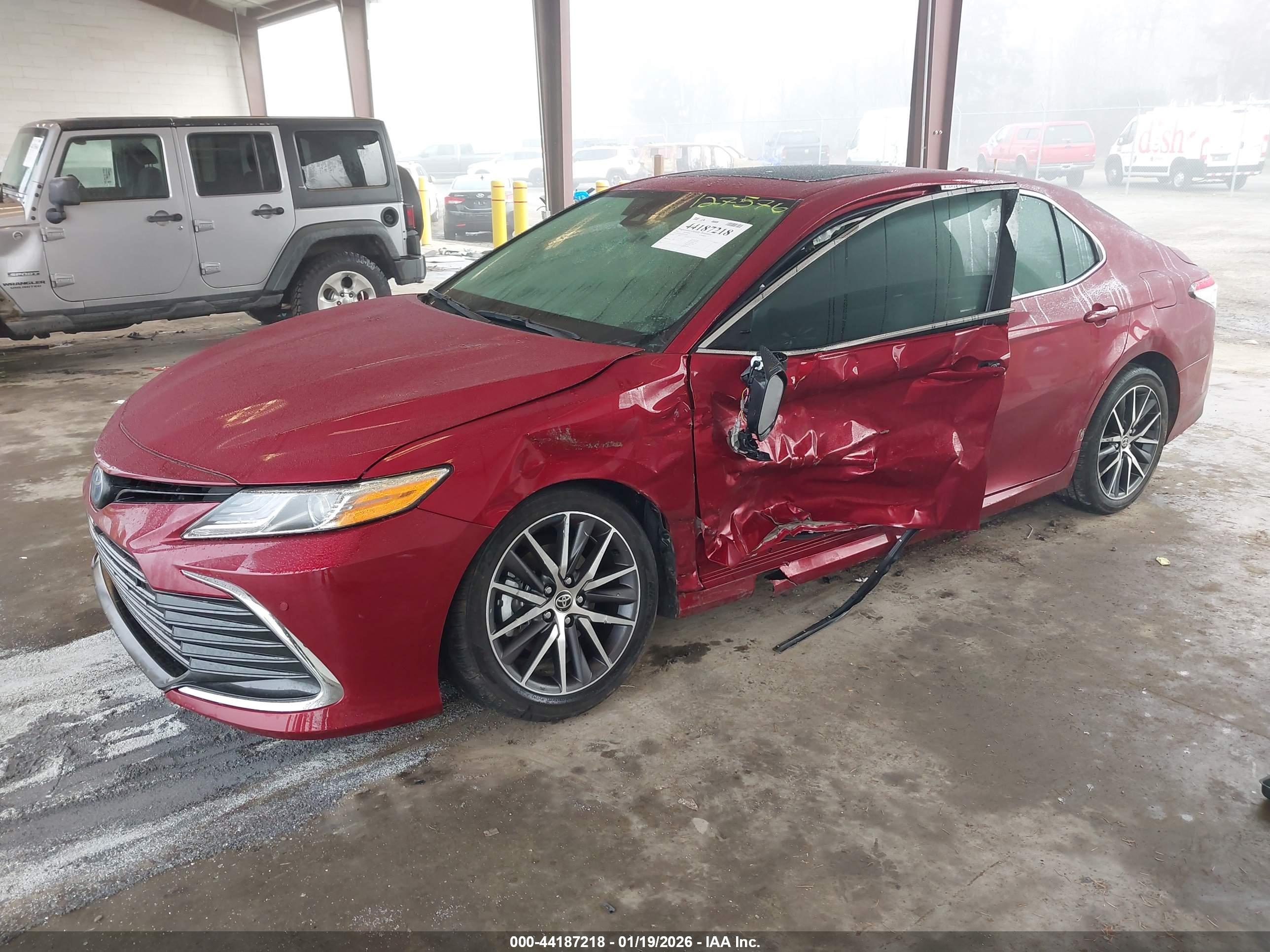 TOYOTA CAMRY image 2