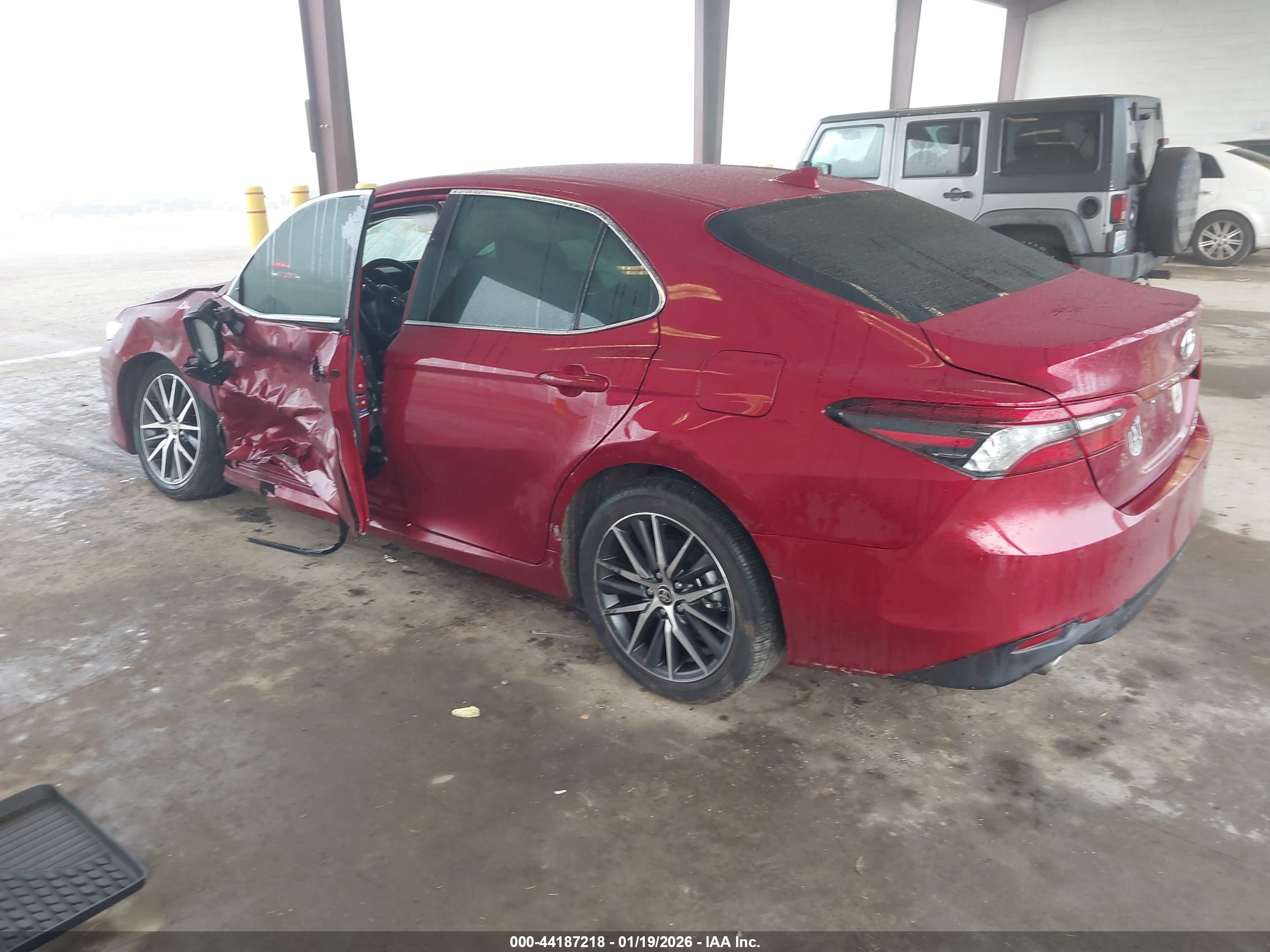 TOYOTA CAMRY image 3