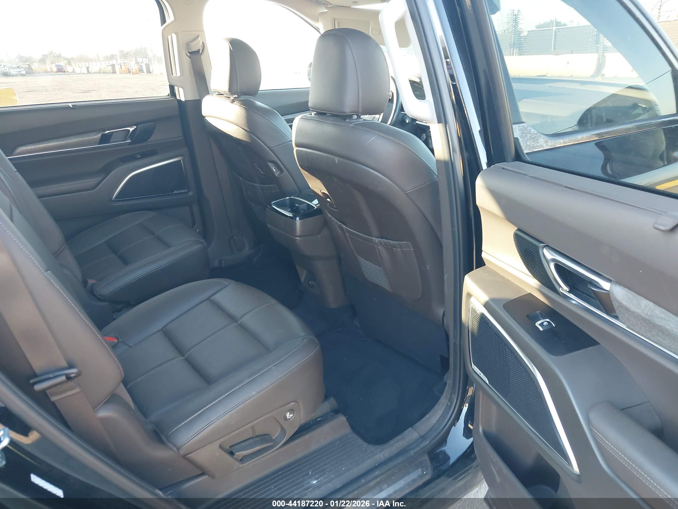 KIA TELLURIDE image 8