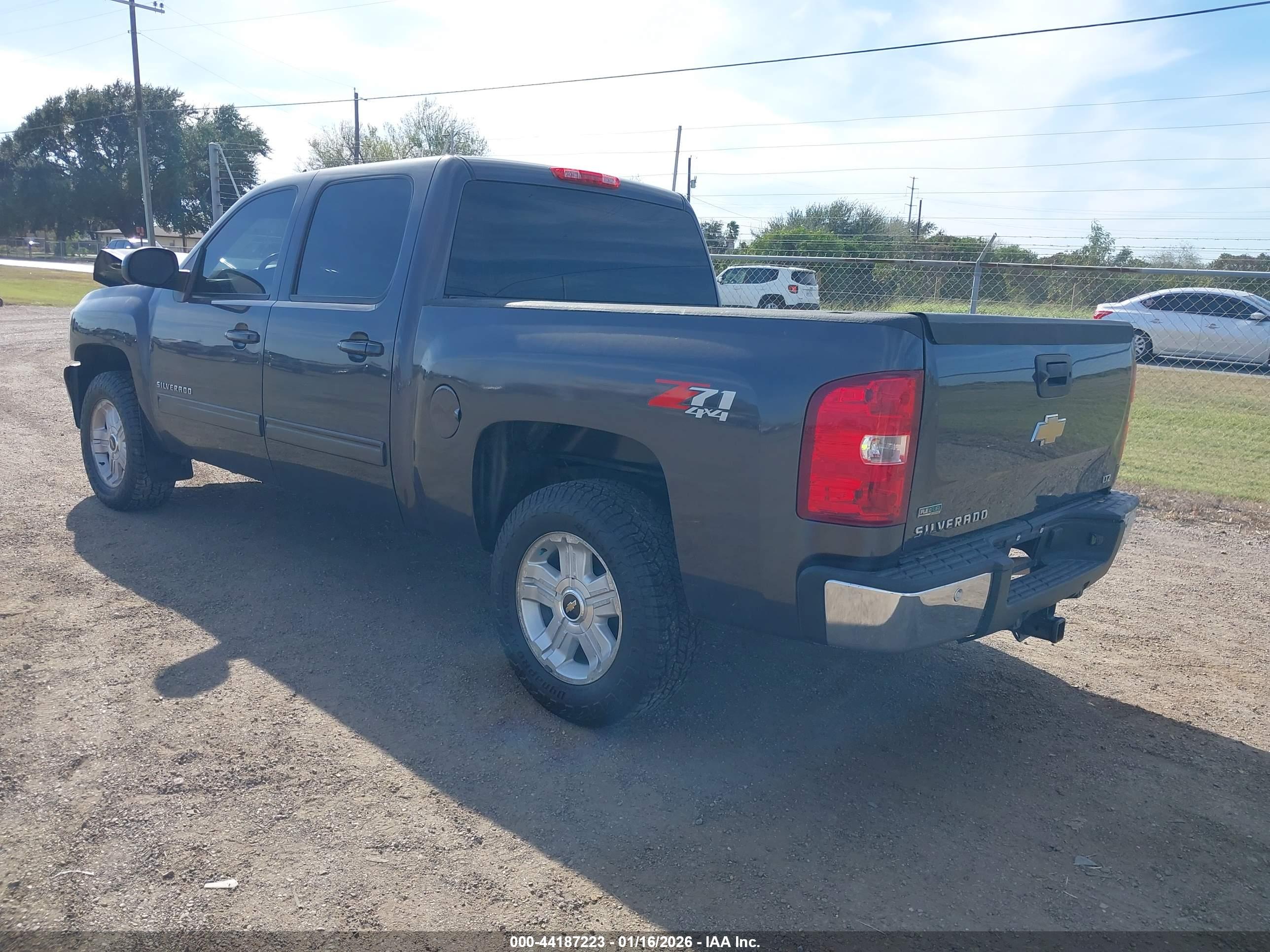 CHEVROLET SILVERADO image 3
