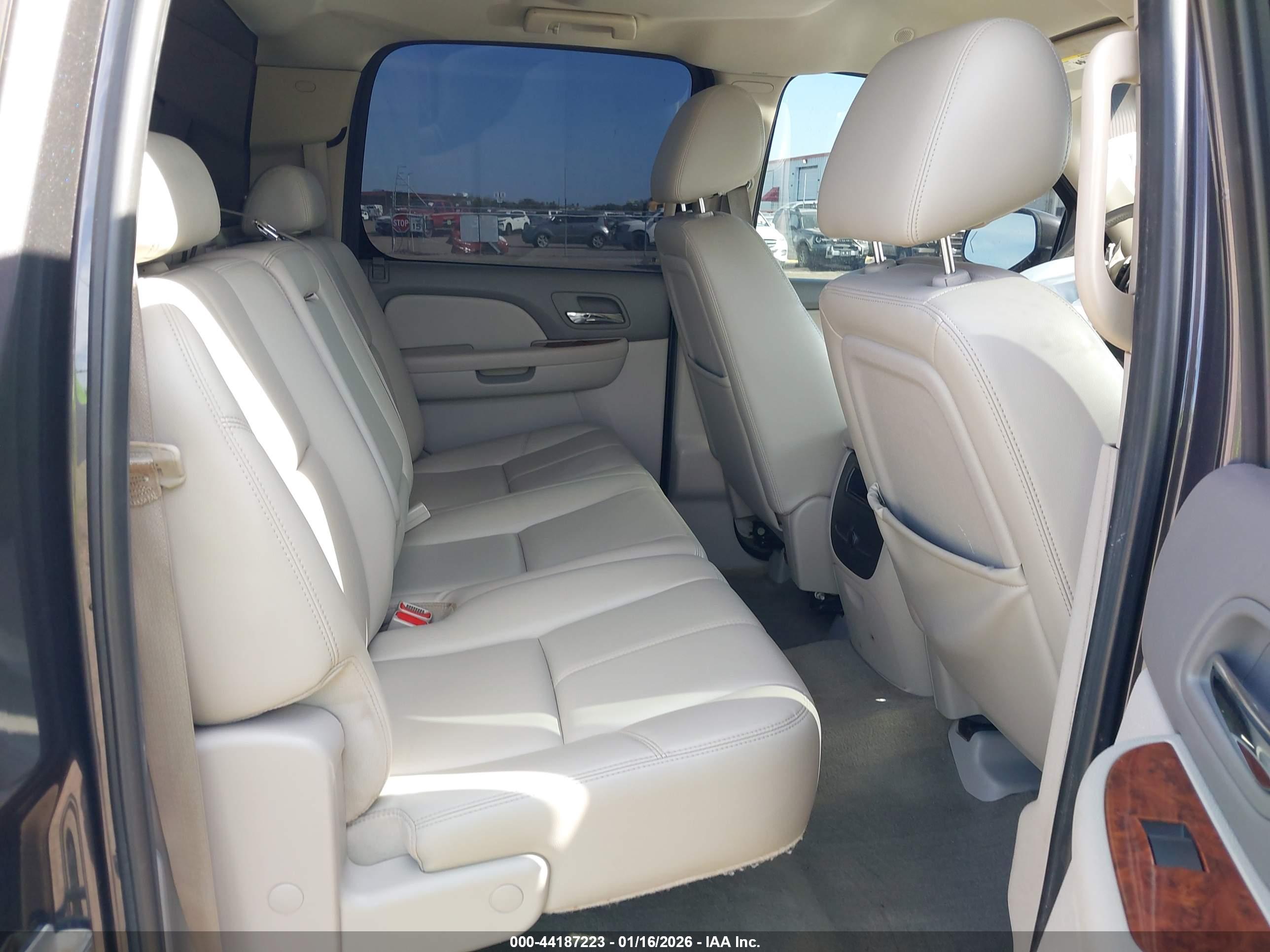 CHEVROLET SILVERADO image 8