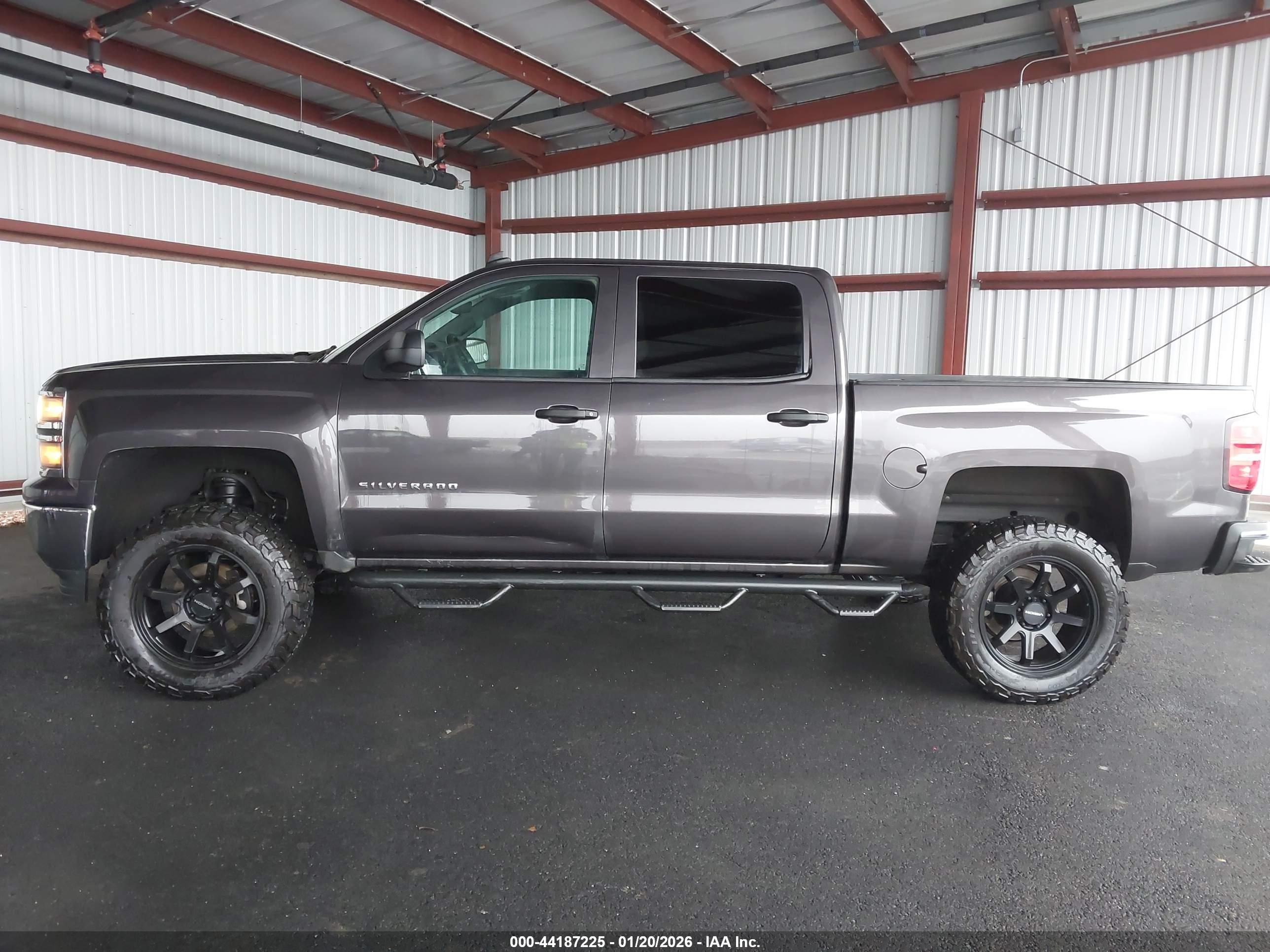 CHEVROLET SILVERADO image 6