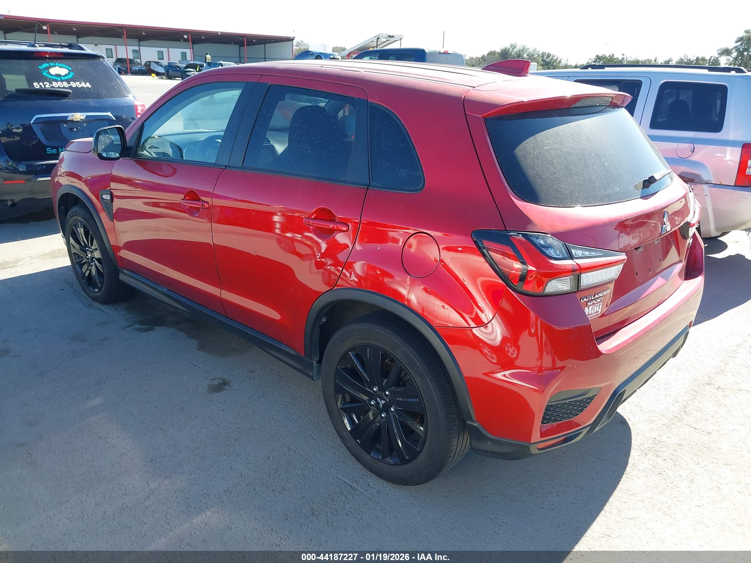 MITSUBISHI OUTLANDER image 3