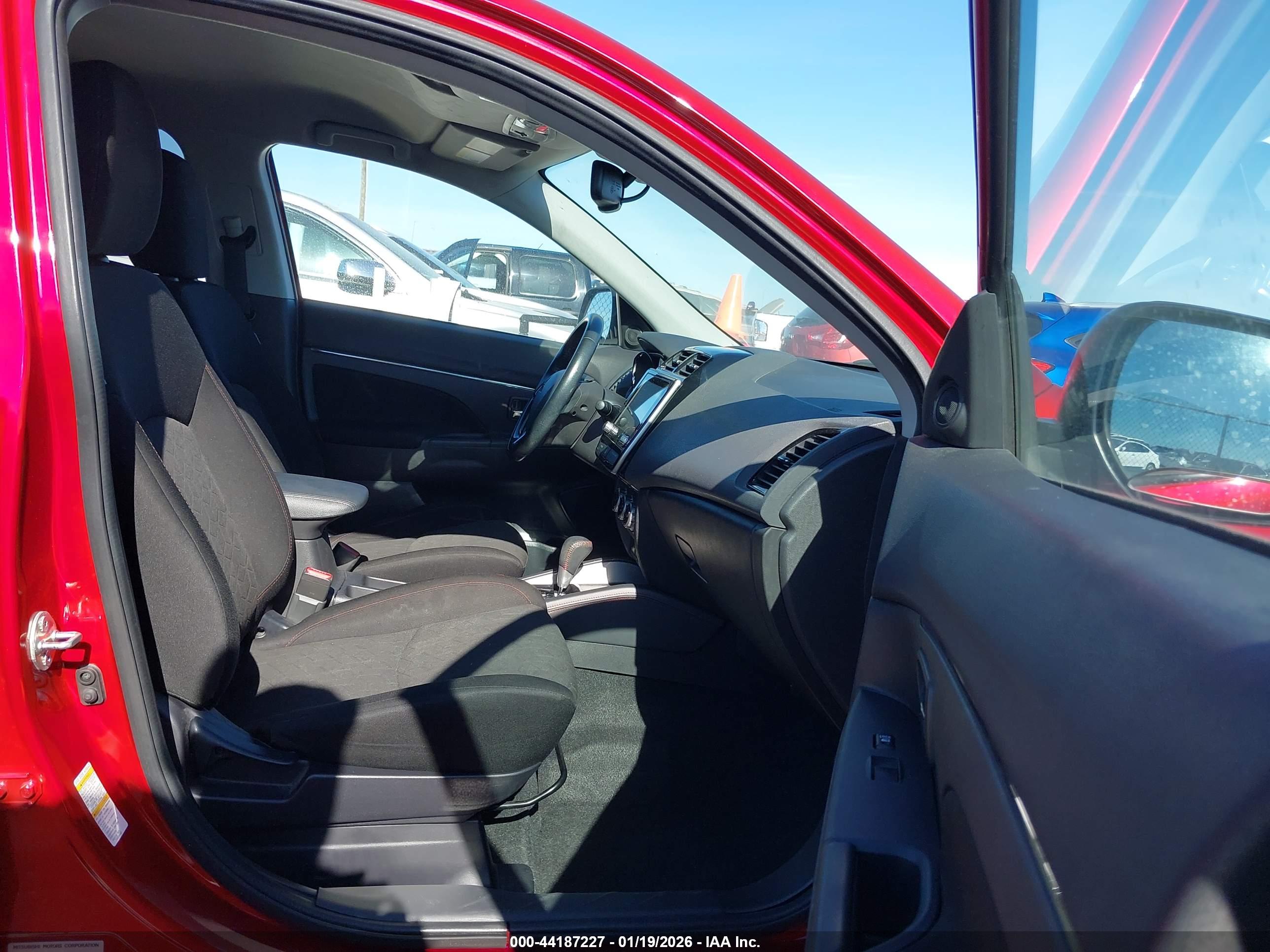 MITSUBISHI OUTLANDER image 5