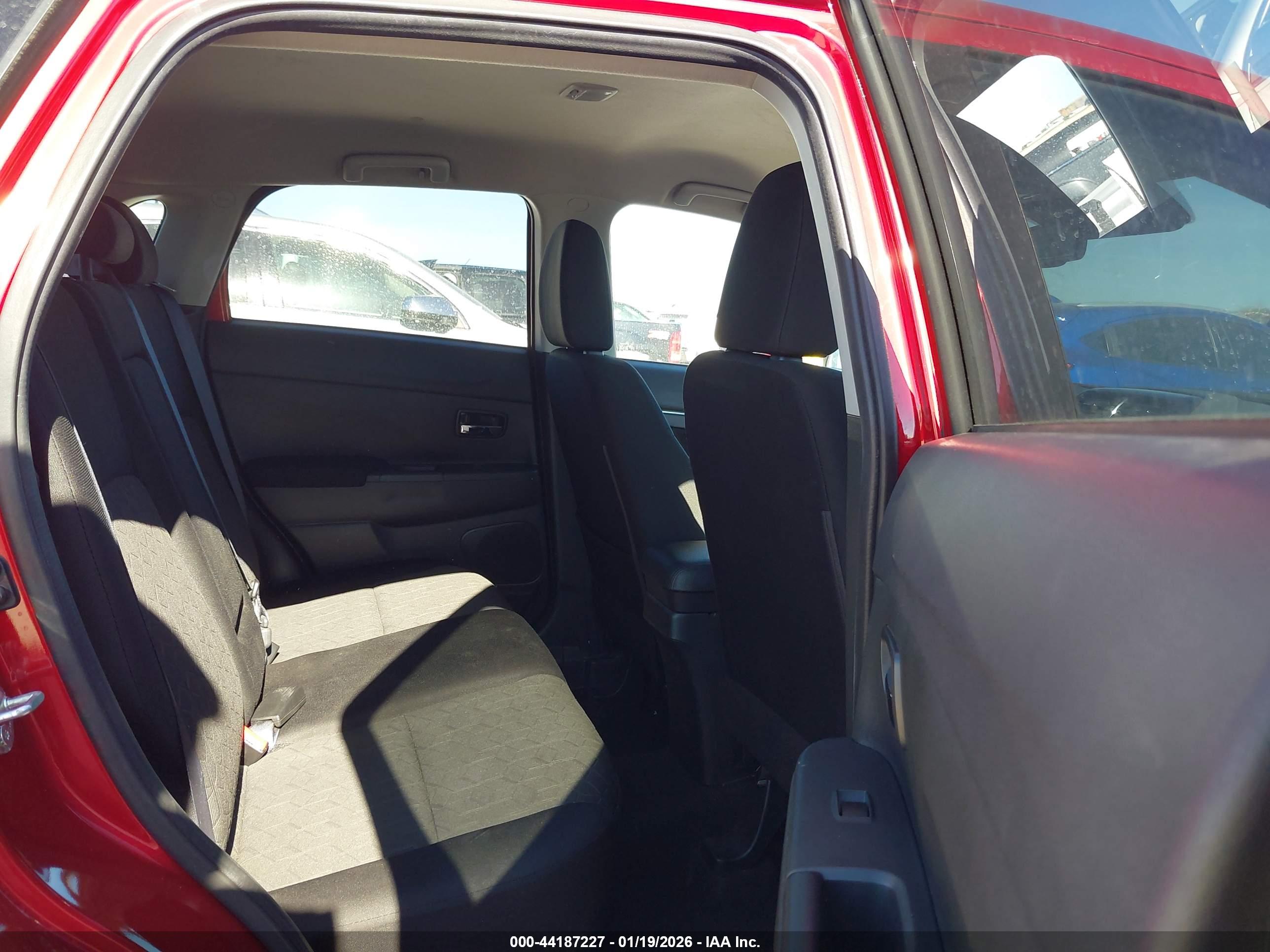 MITSUBISHI OUTLANDER image 8