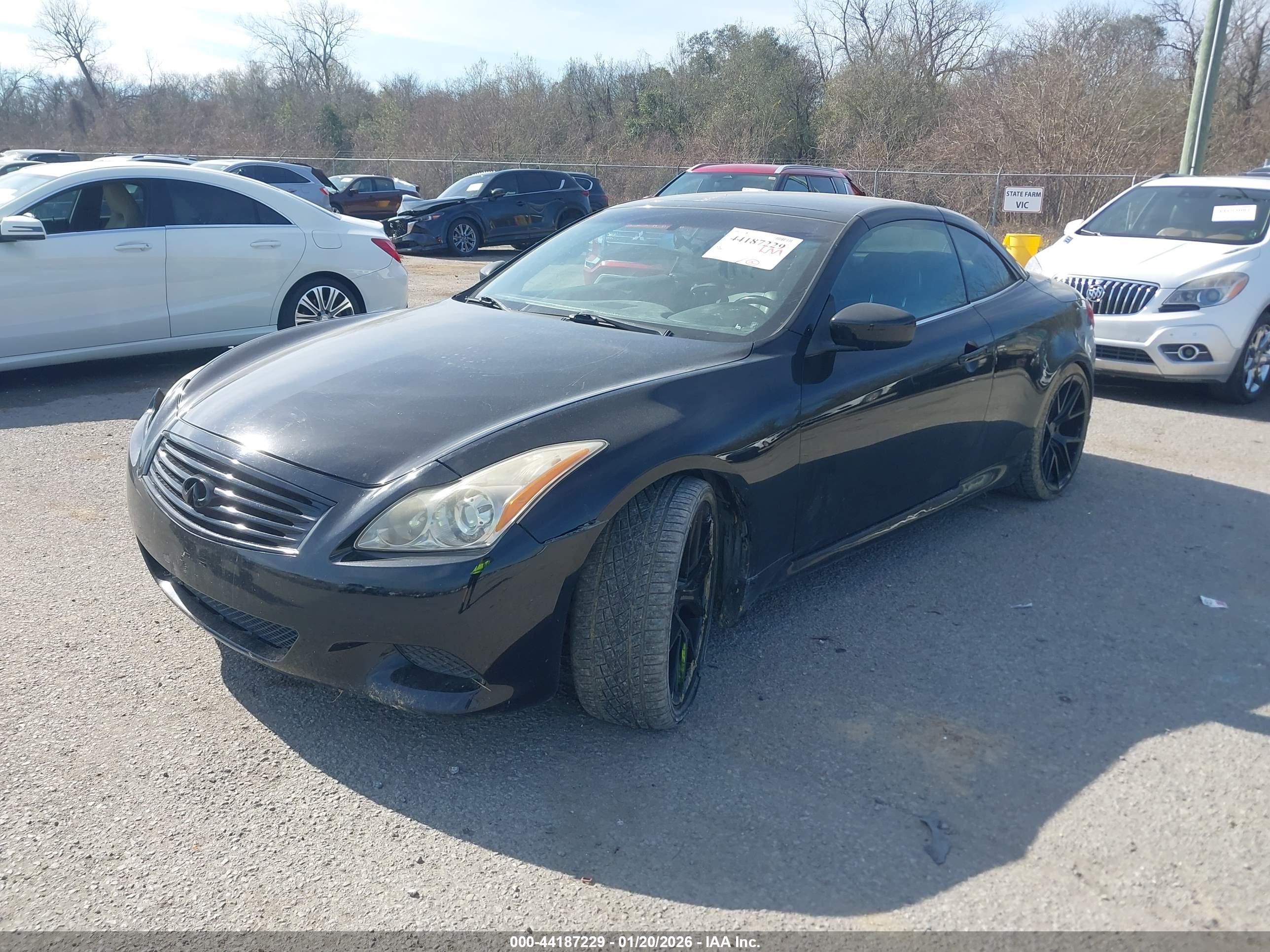 INFINITI G37 image 2