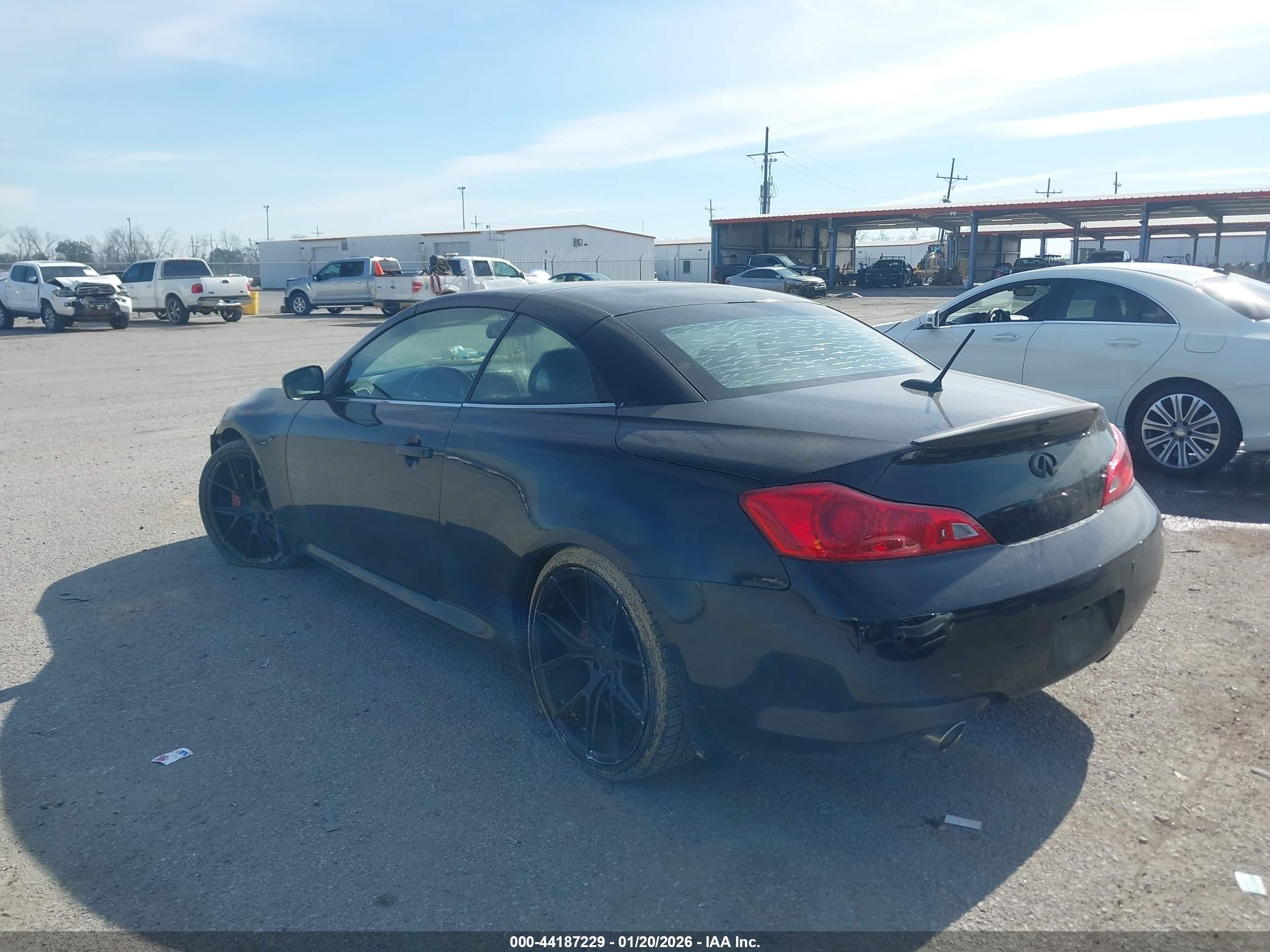INFINITI G37 image 3
