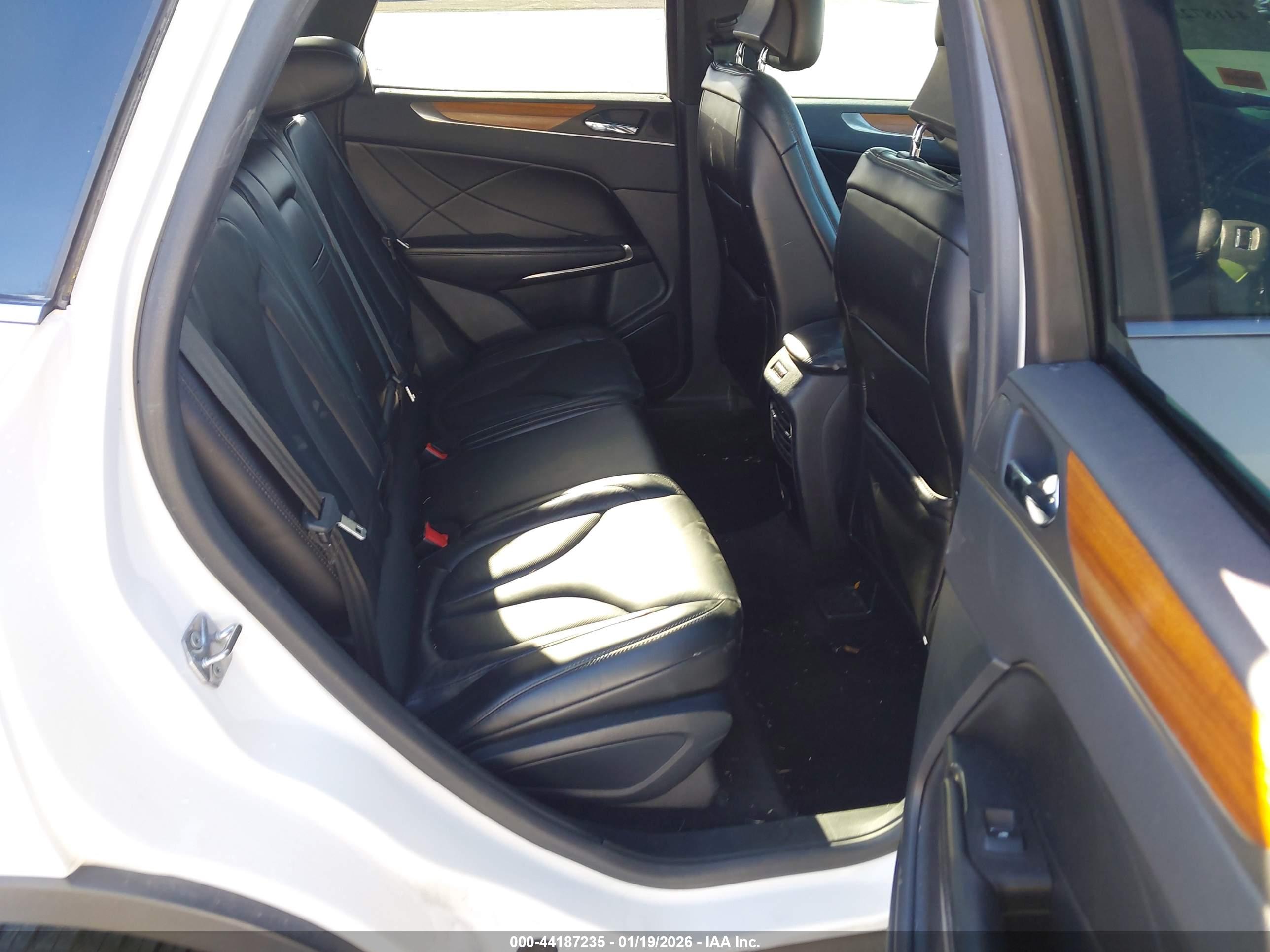 LINCOLN MKC image 8