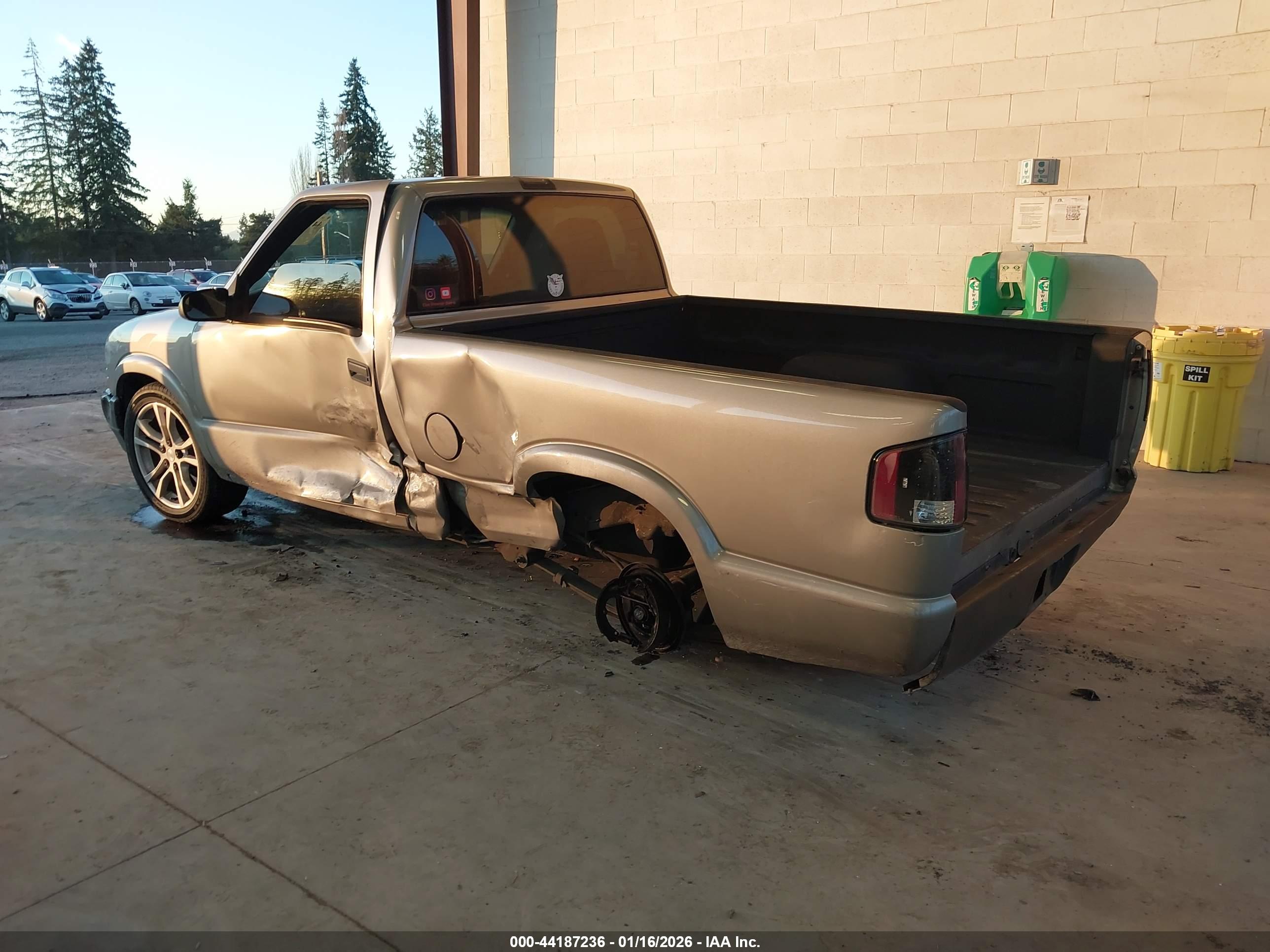 CHEVROLET S-10 image 3