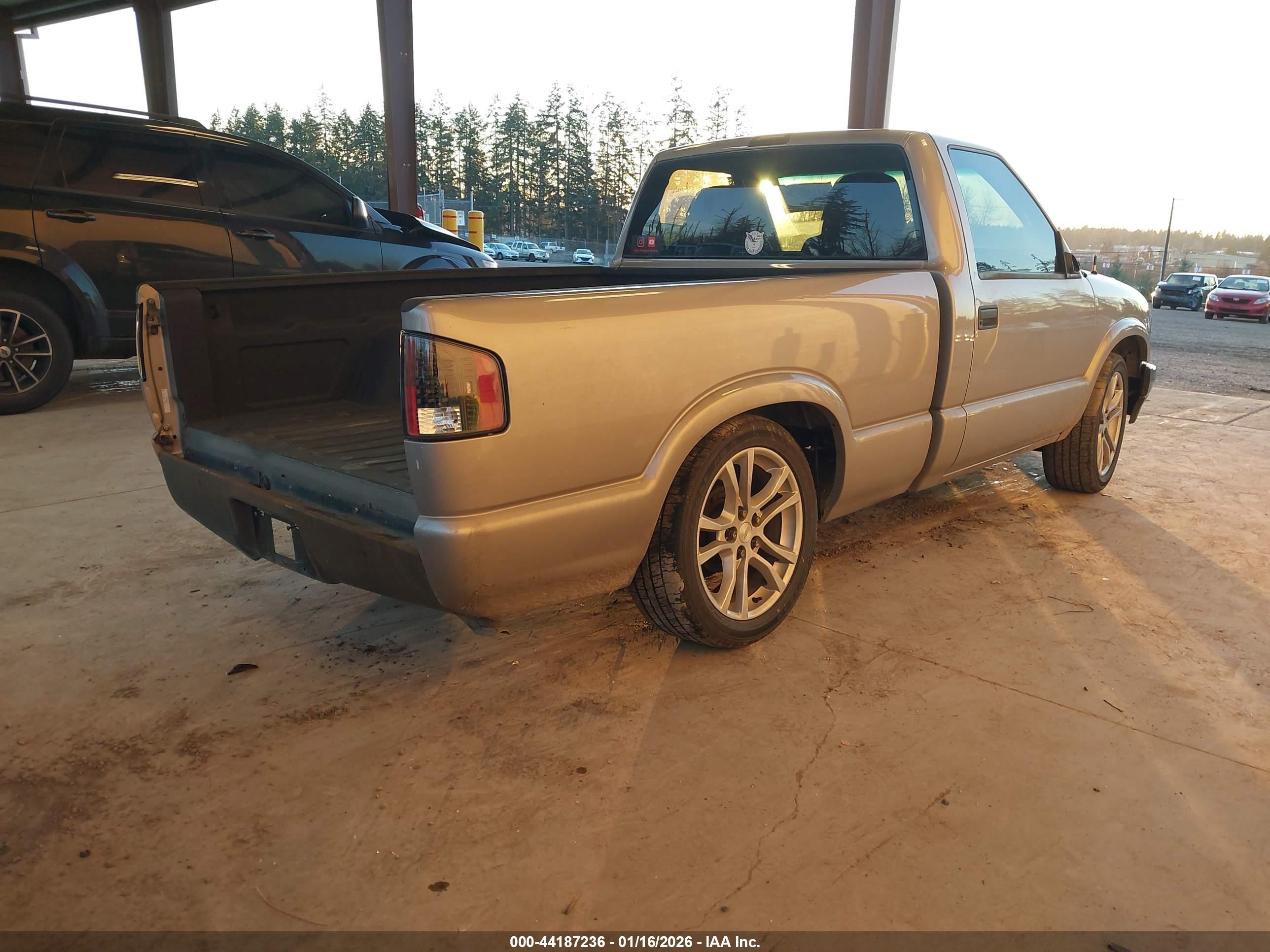 CHEVROLET S-10 image 4
