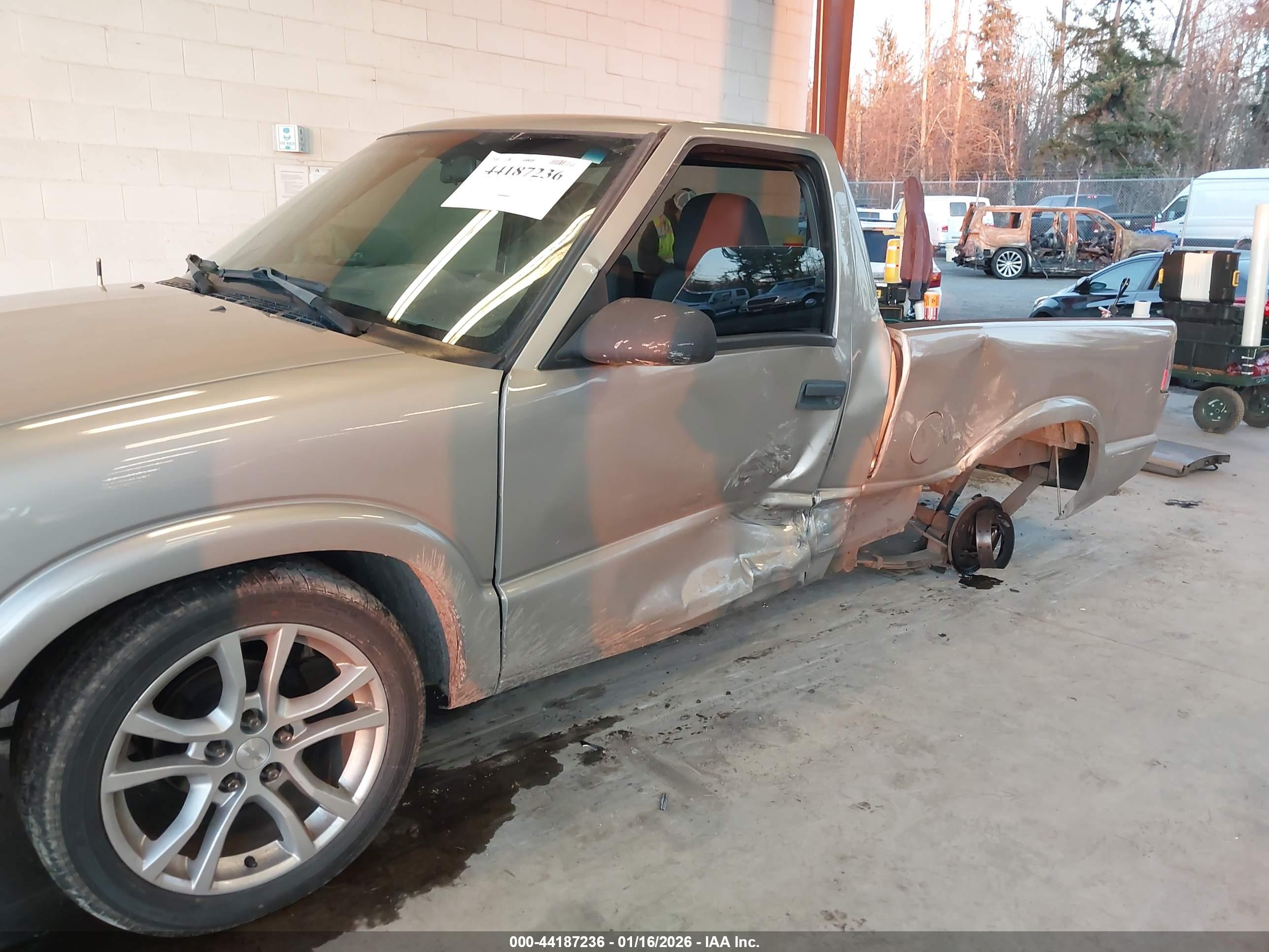 CHEVROLET S-10 image 6