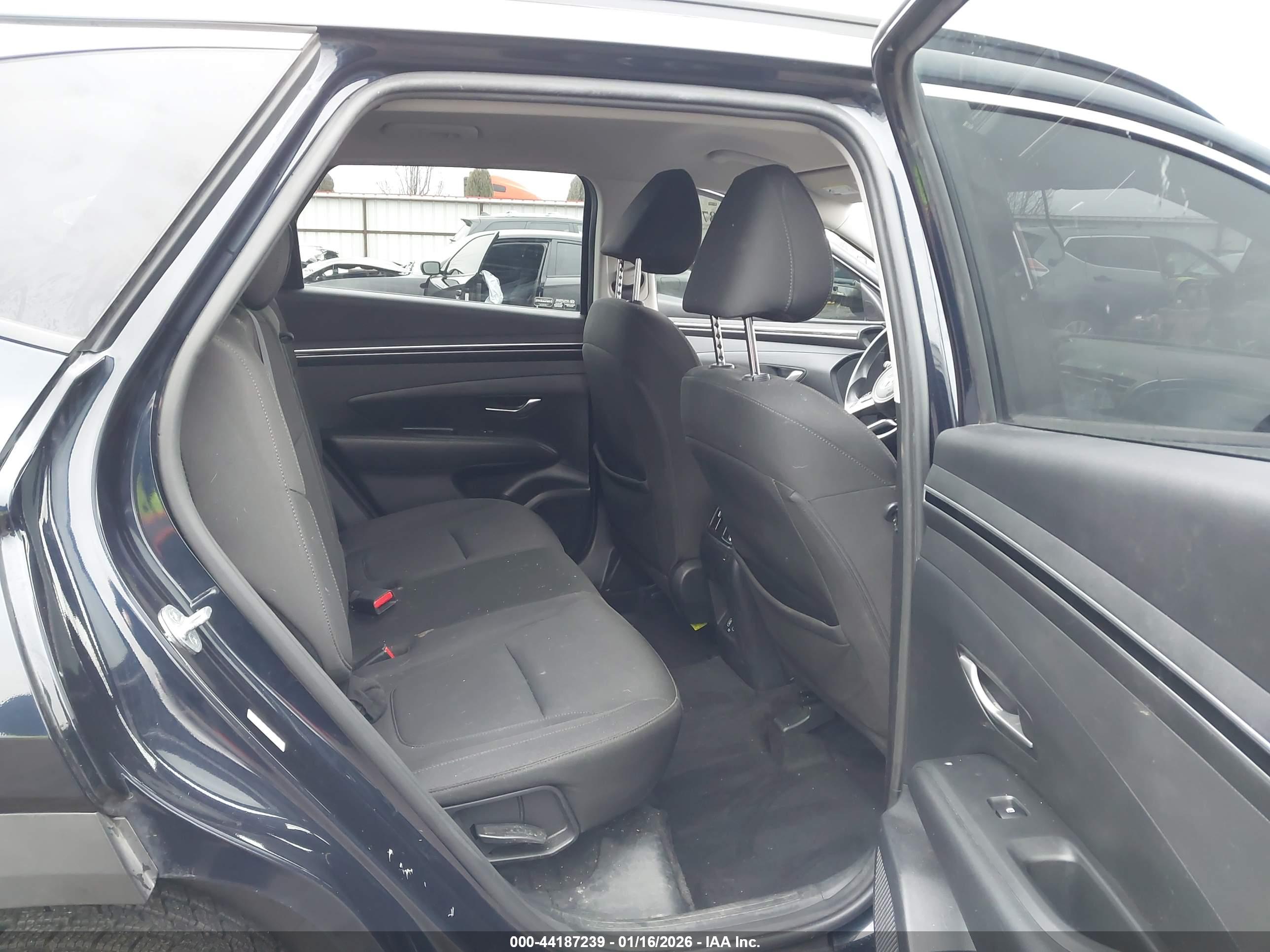 HYUNDAI TUCSON image 8