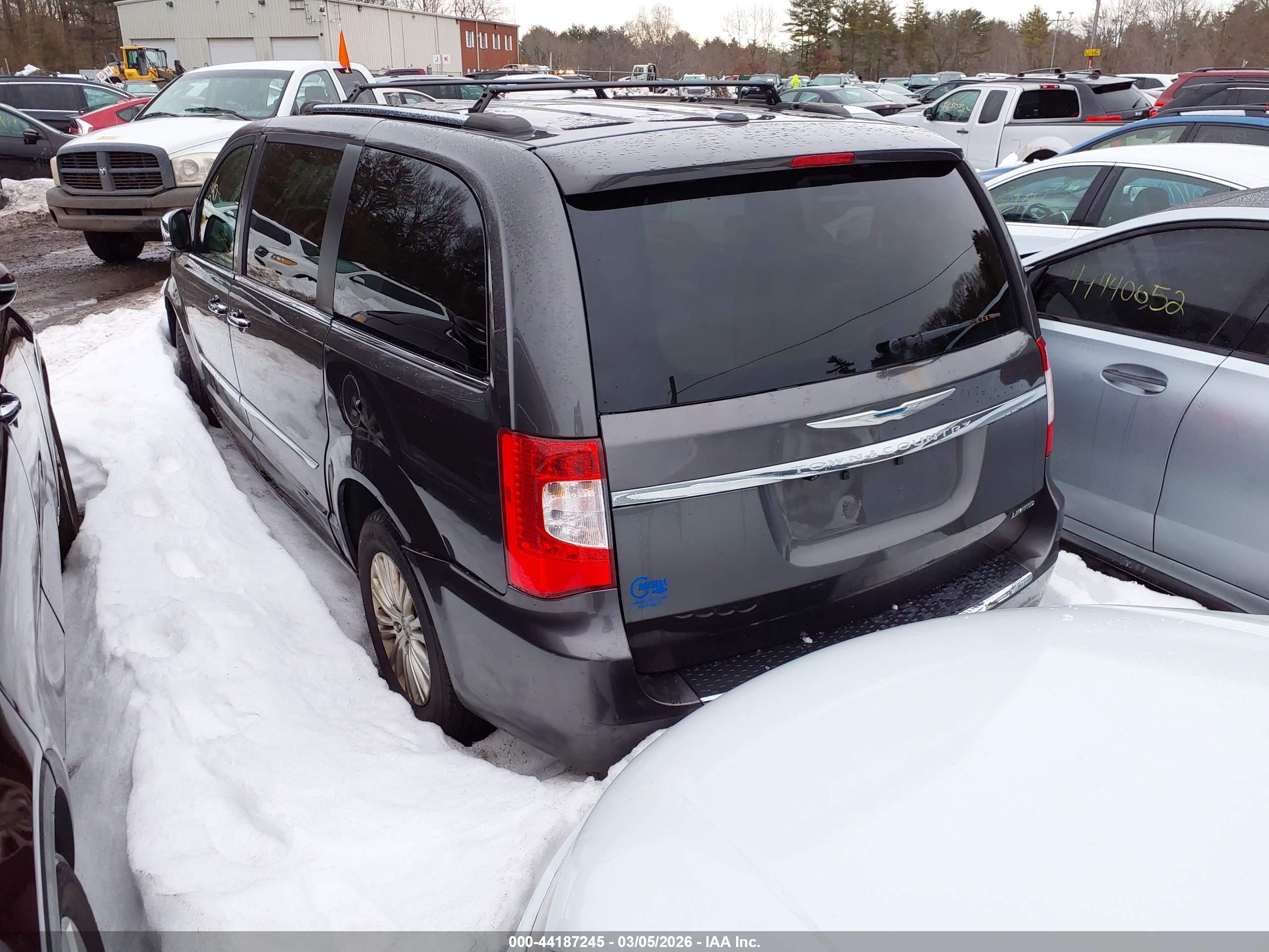 CHRYSLER TOWN image 3