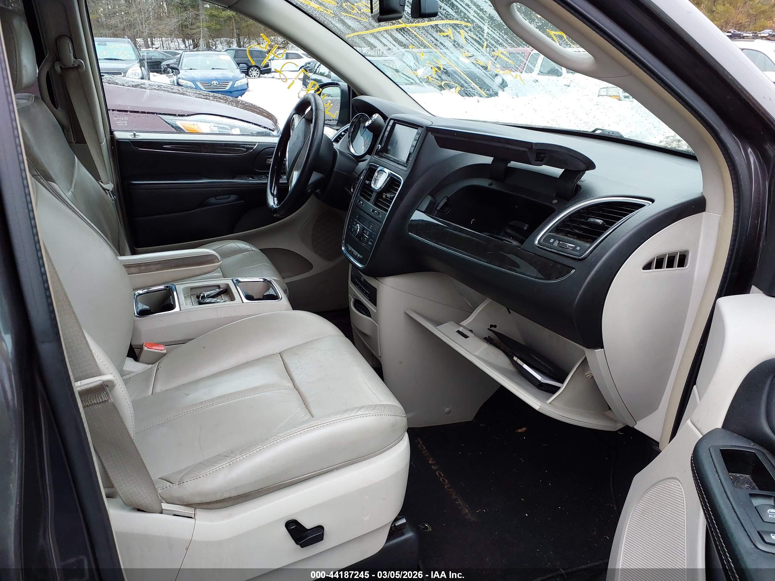 CHRYSLER TOWN image 5