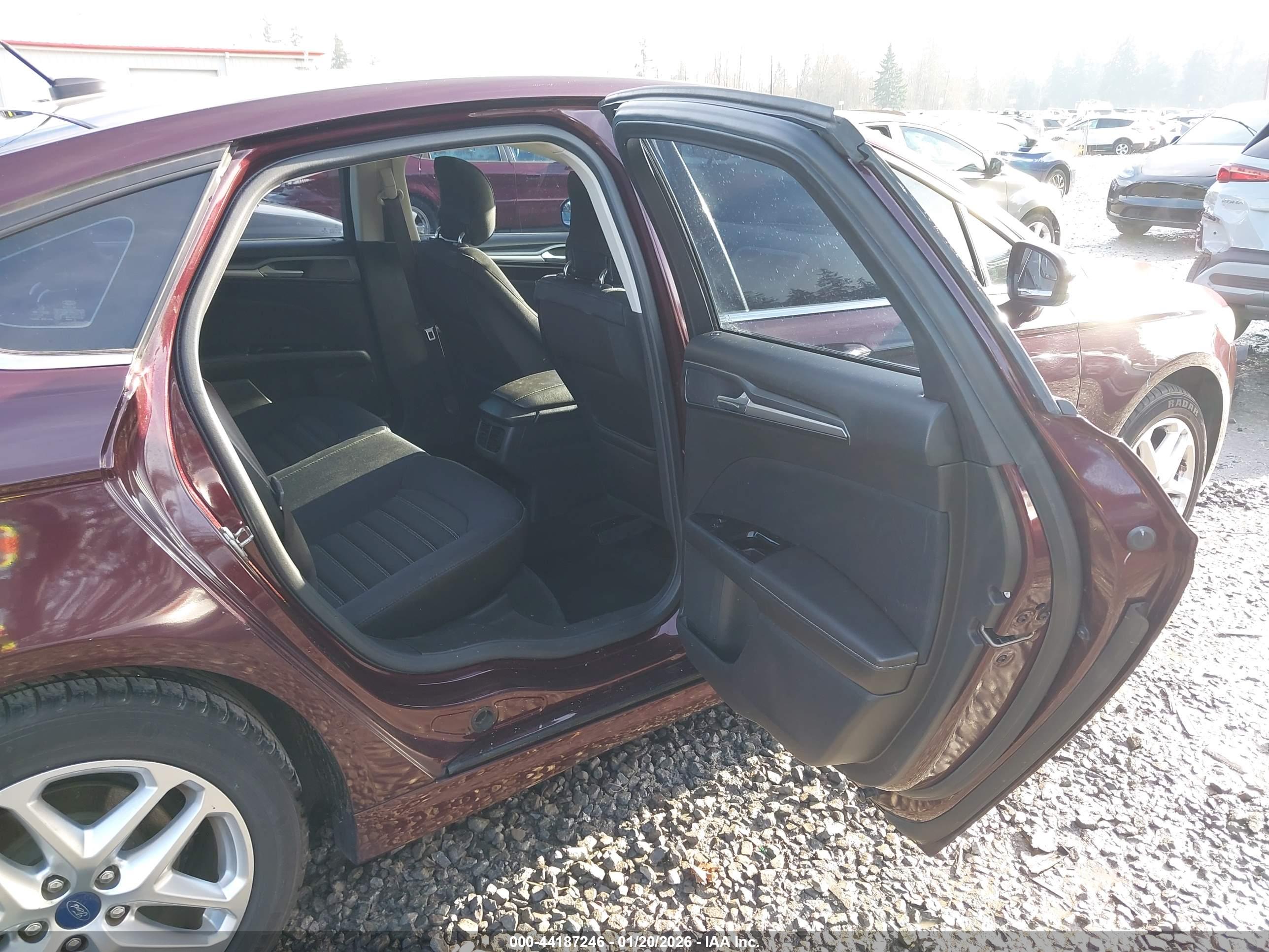 FORD FUSION image 8