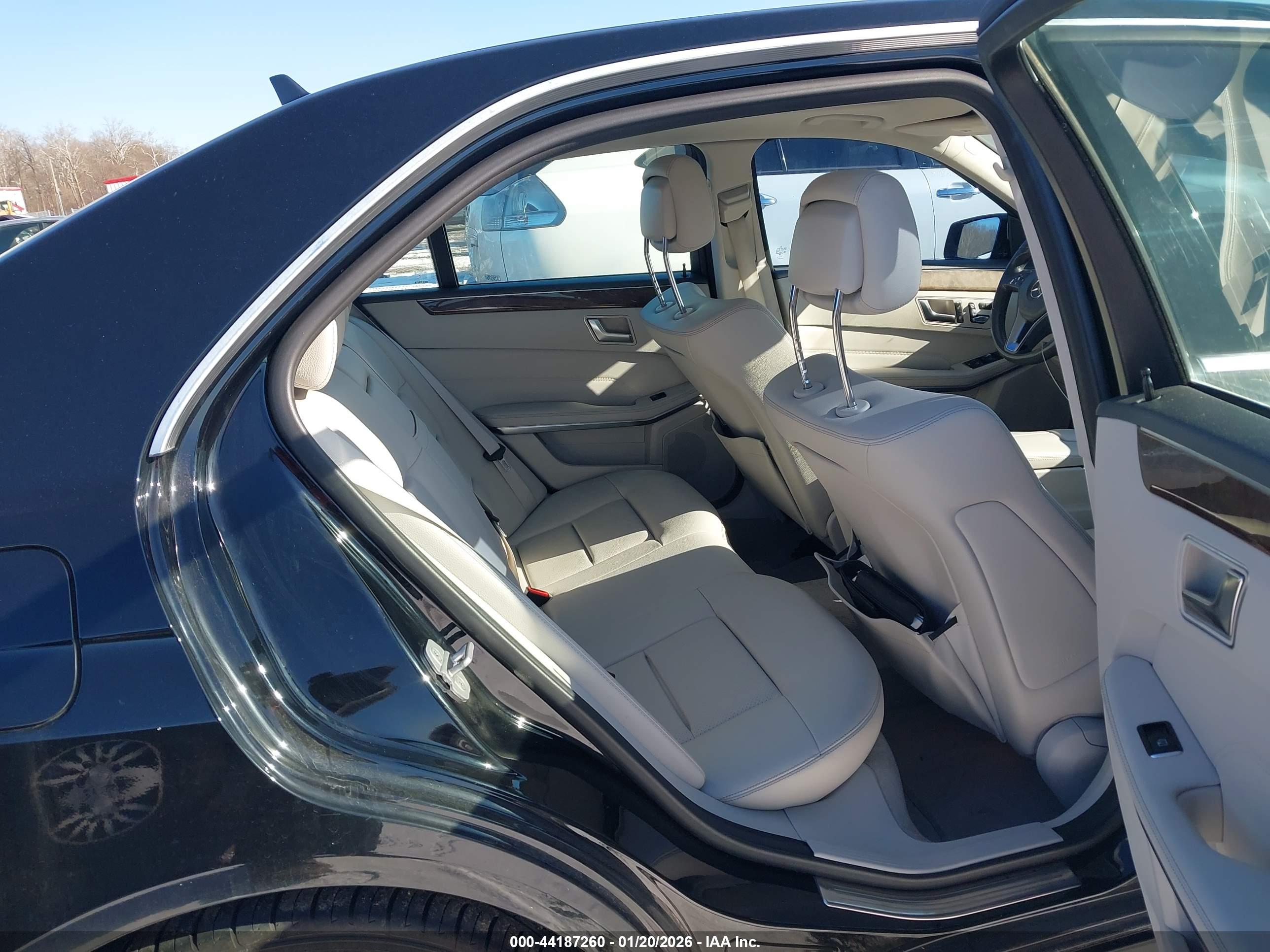 MERCEDES-BENZ E image 8