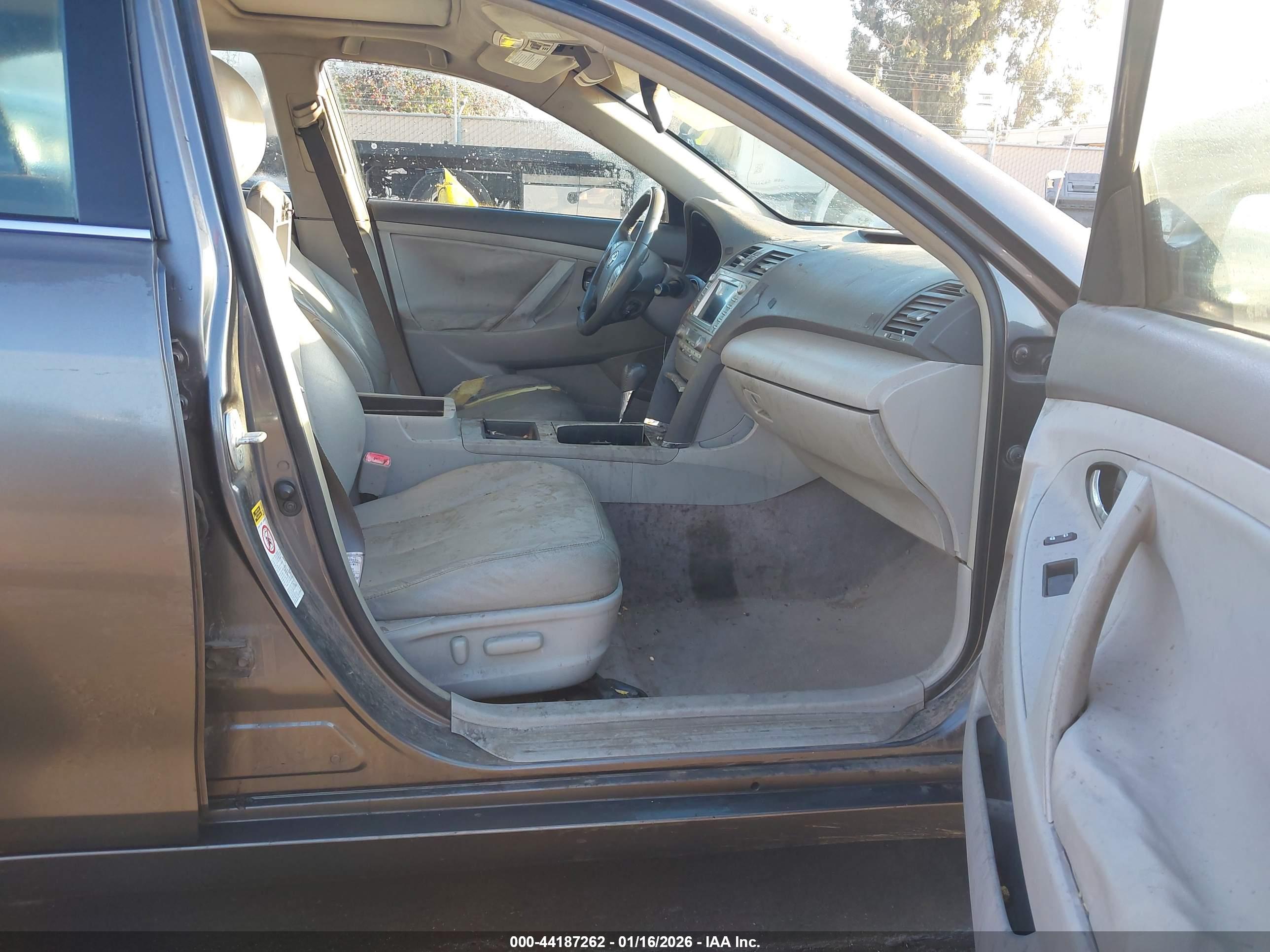 TOYOTA CAMRY image 5