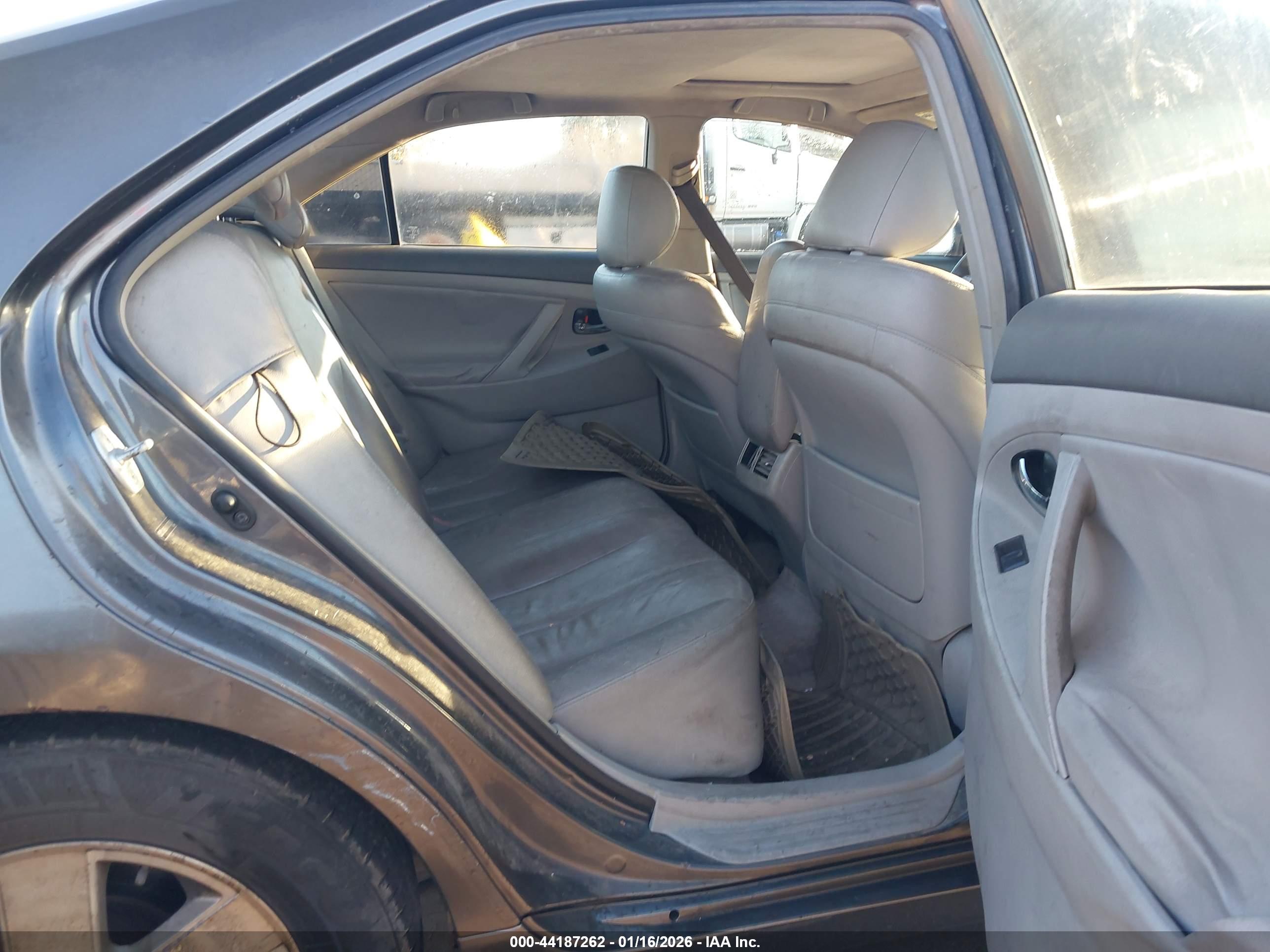 TOYOTA CAMRY image 8