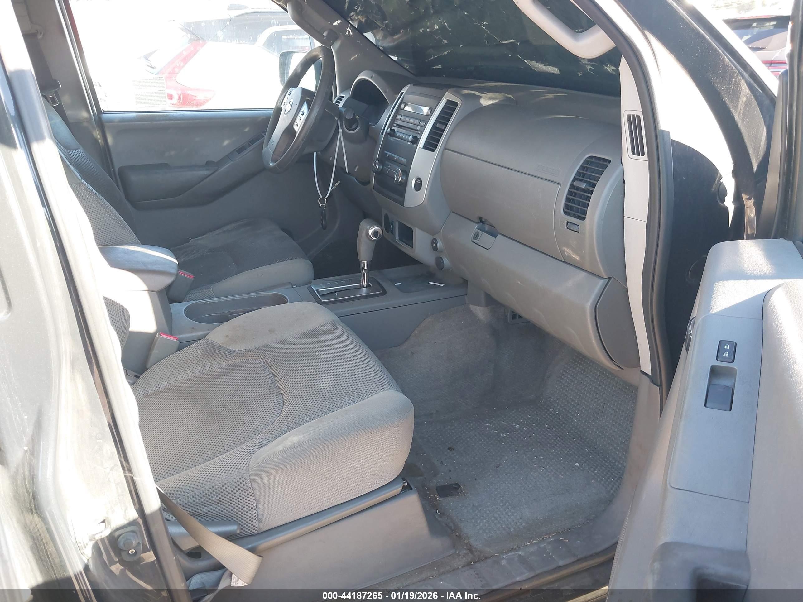 NISSAN FRONTIER image 5