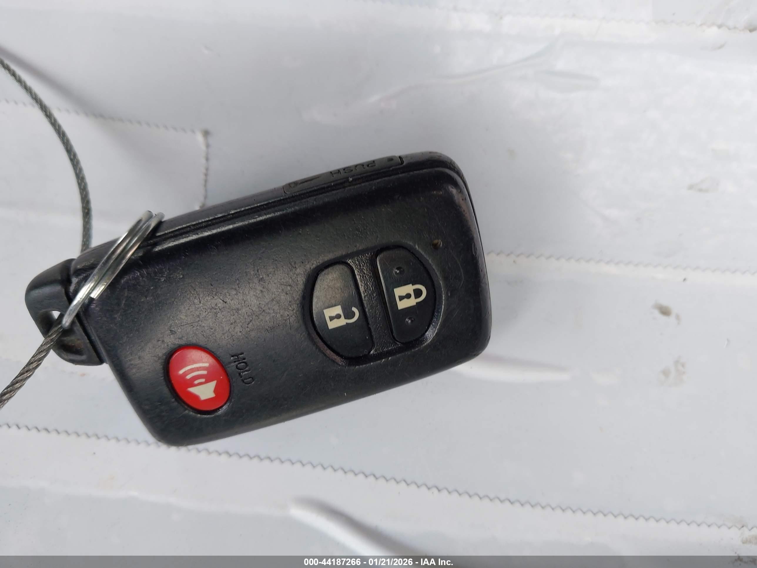 TOYOTA PRIUS image 11