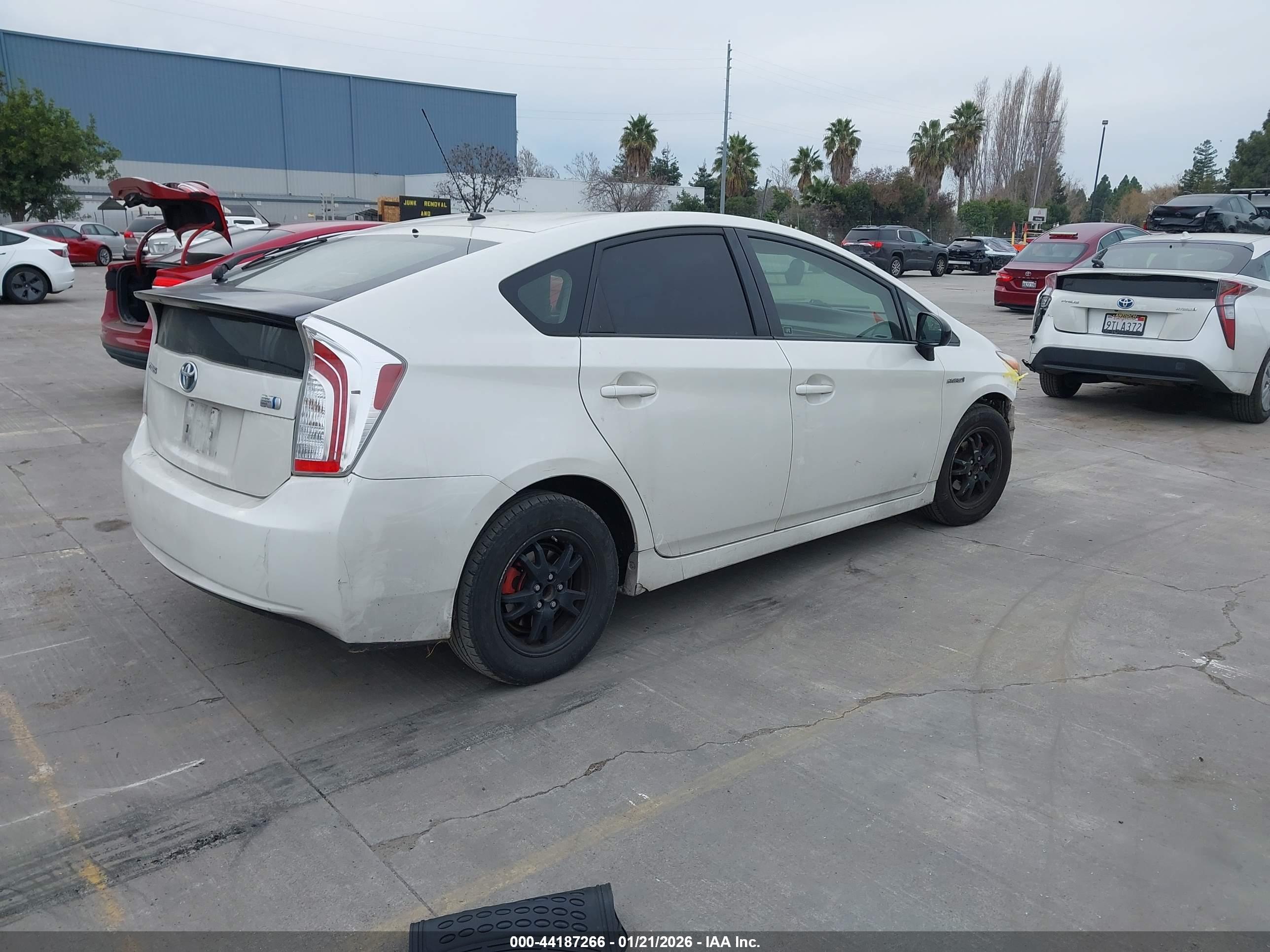 TOYOTA PRIUS image 4