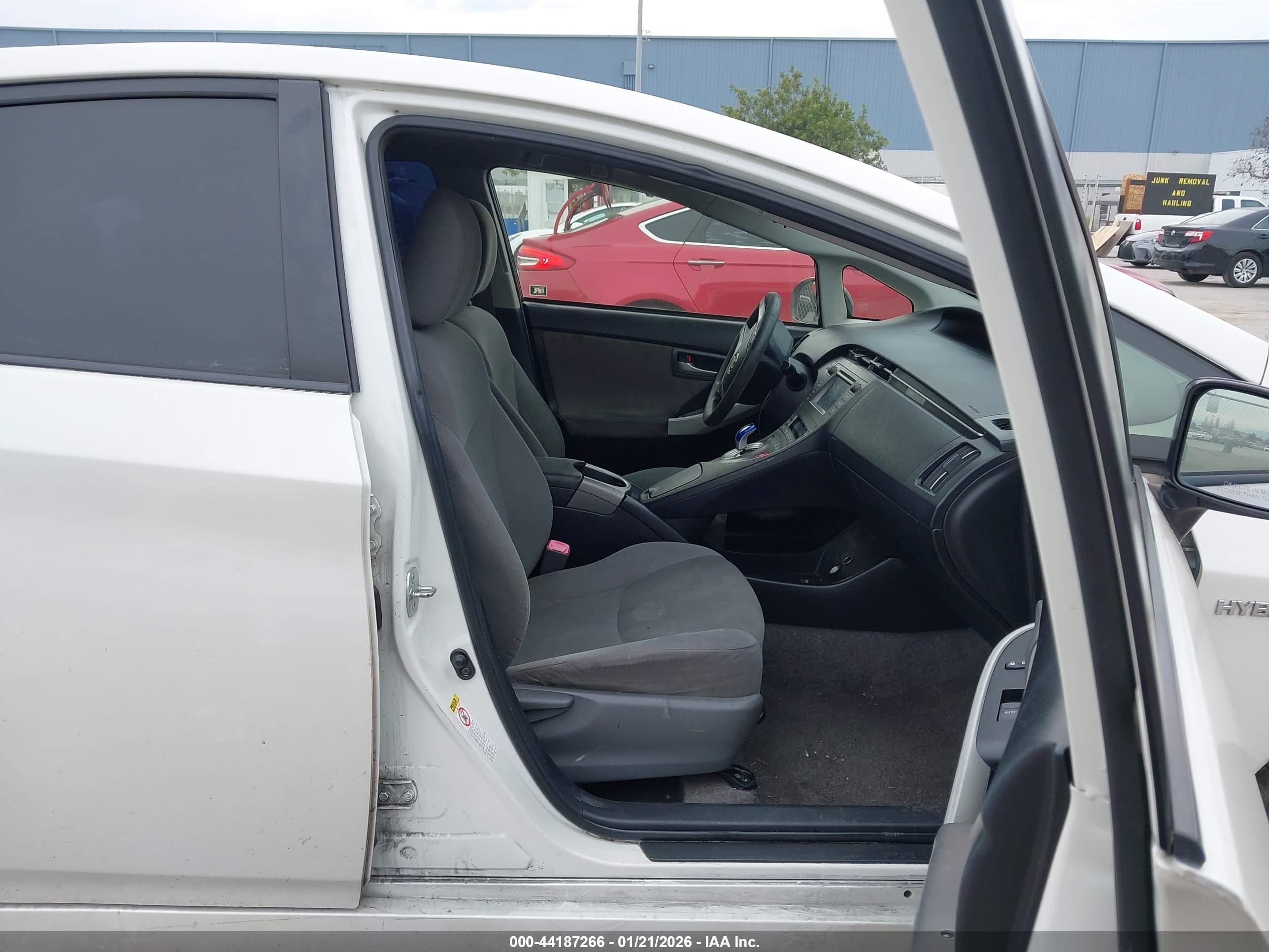 TOYOTA PRIUS image 5