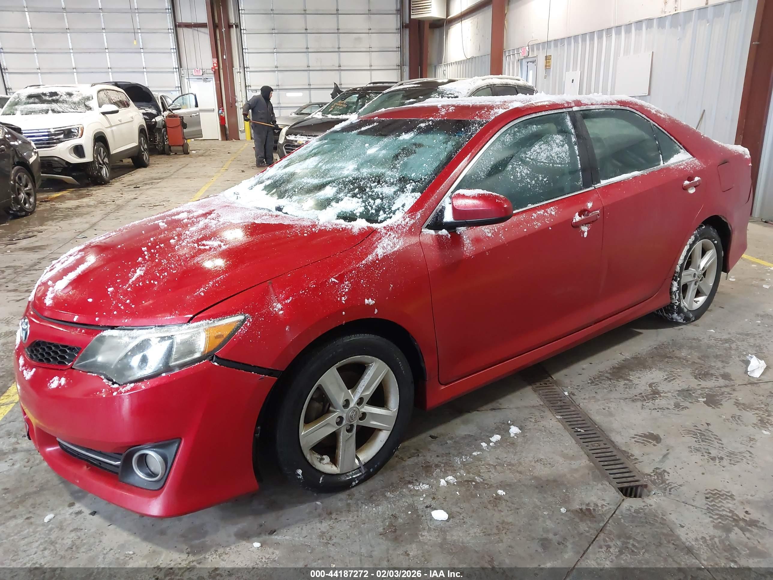 TOYOTA CAMRY image 2