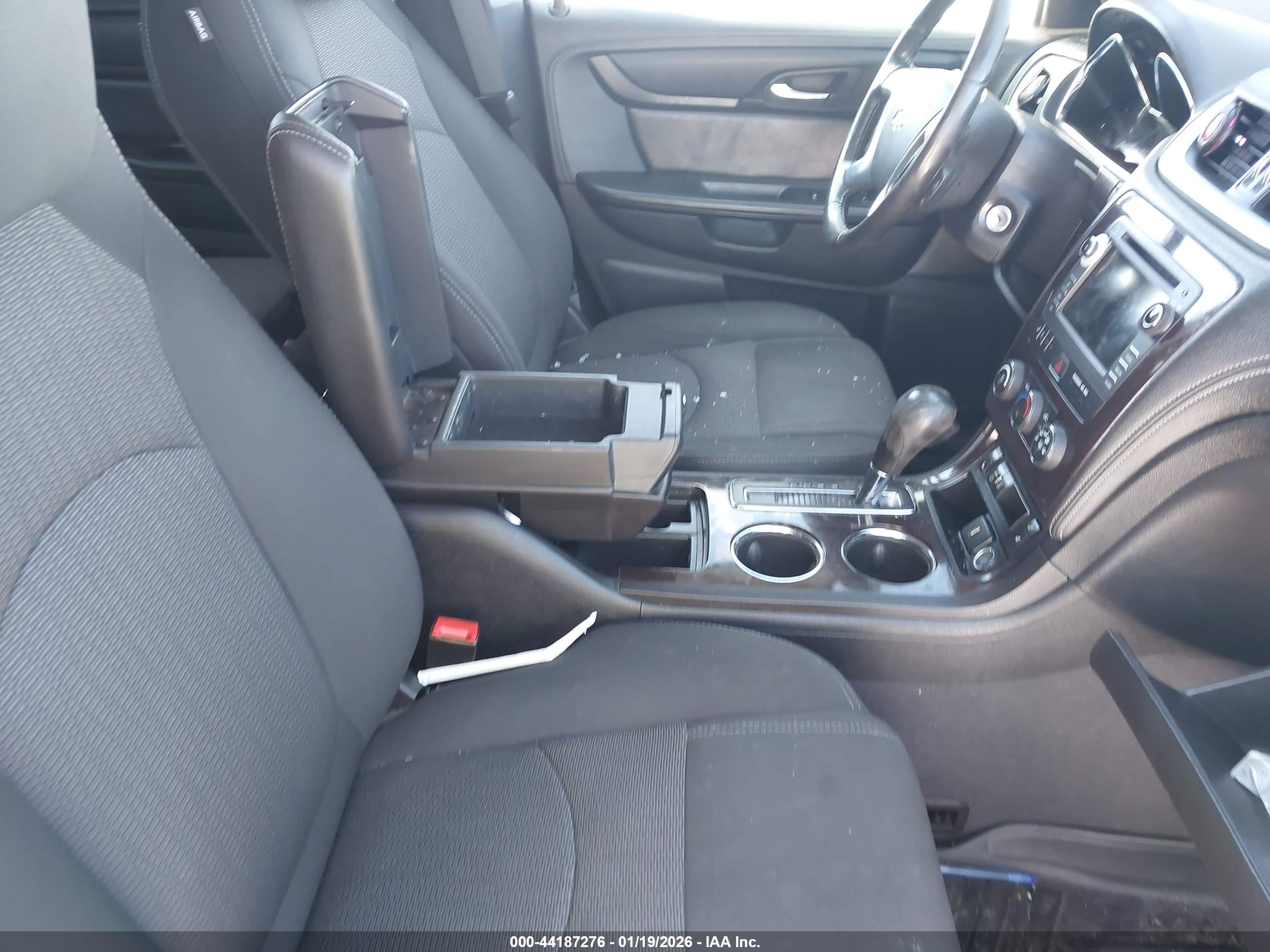 CHEVROLET TRAVERSE image 5