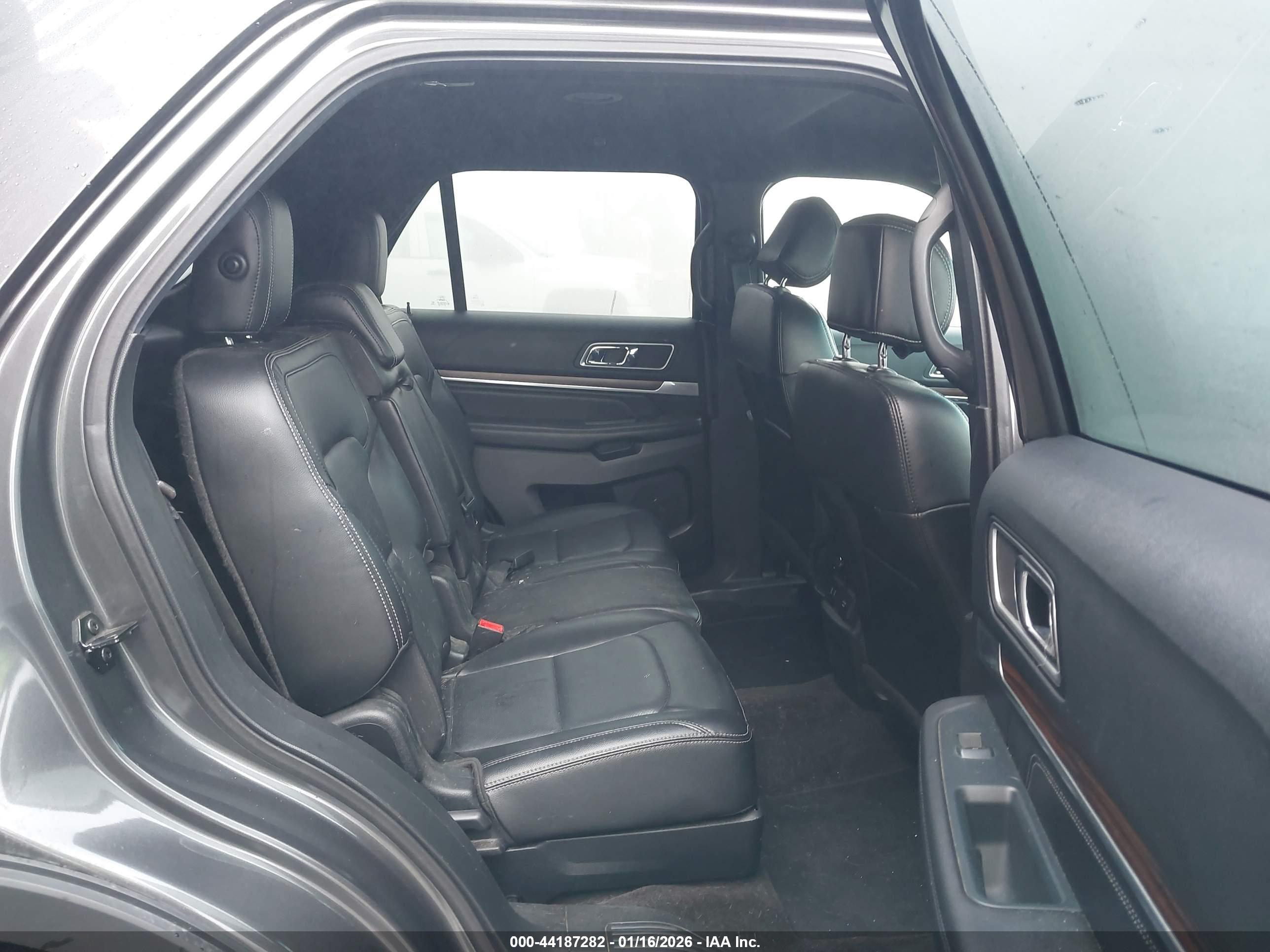 FORD EXPLORER image 8