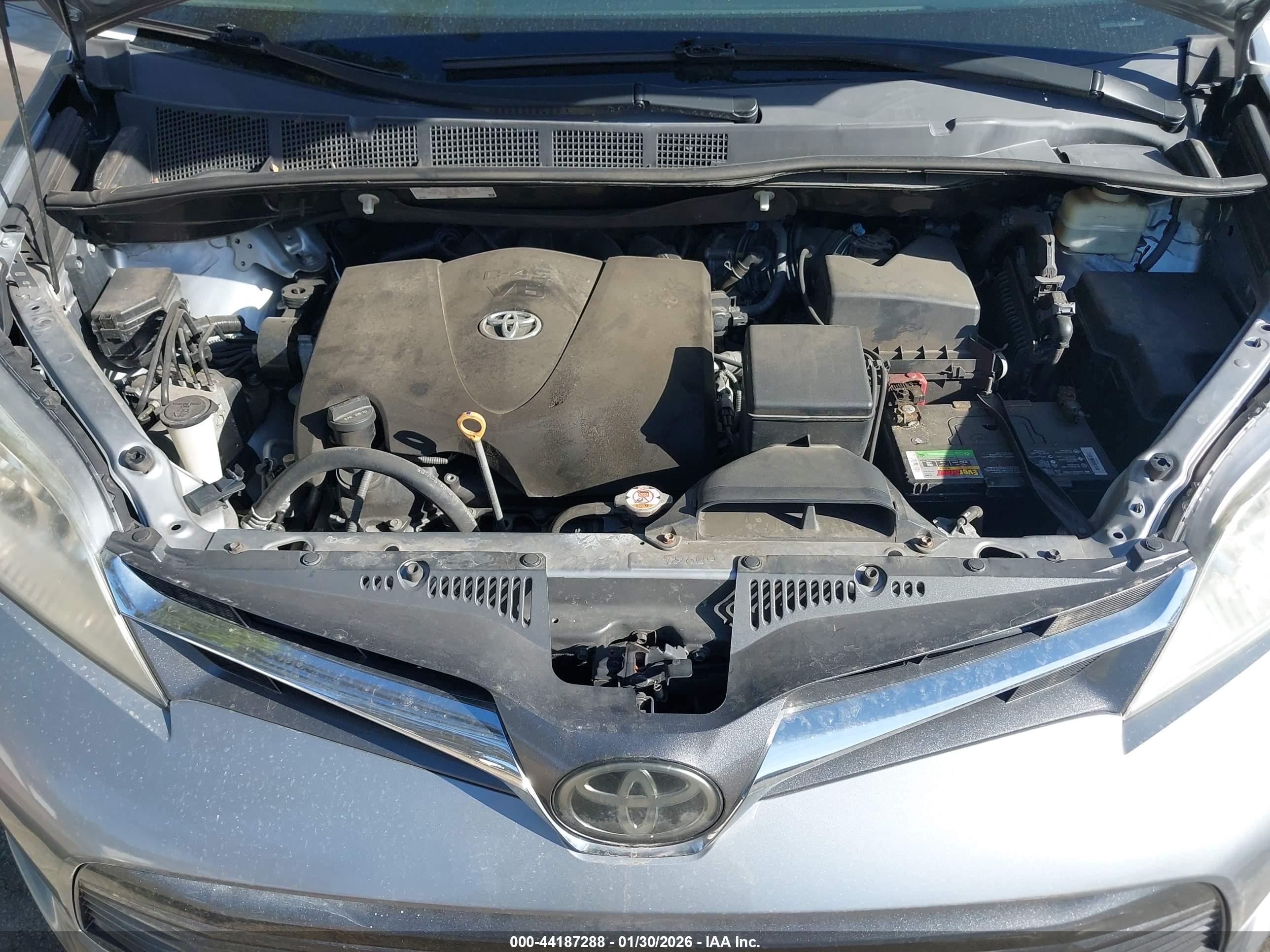 TOYOTA SIENNA image 10