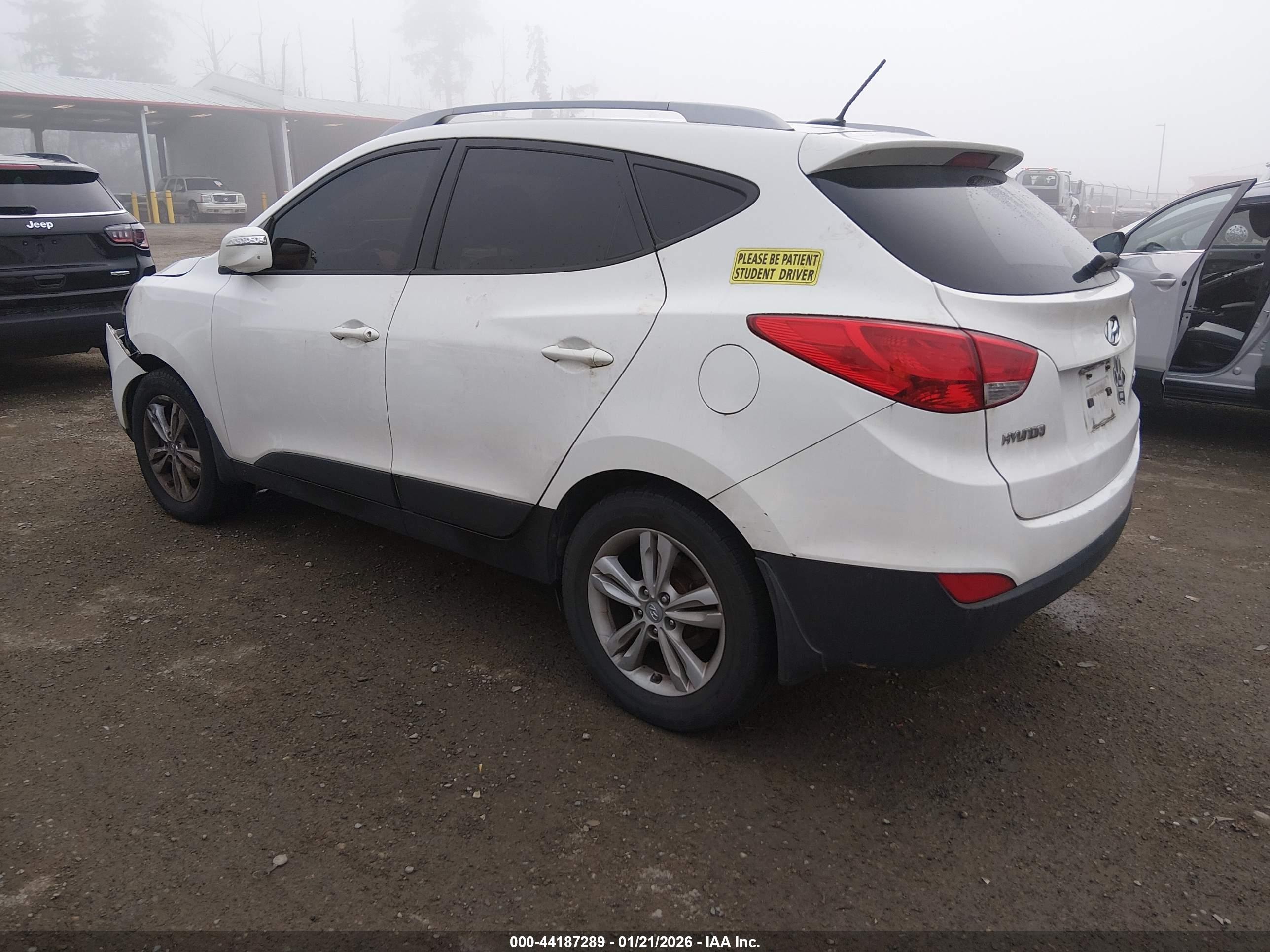 HYUNDAI TUCSON image 3