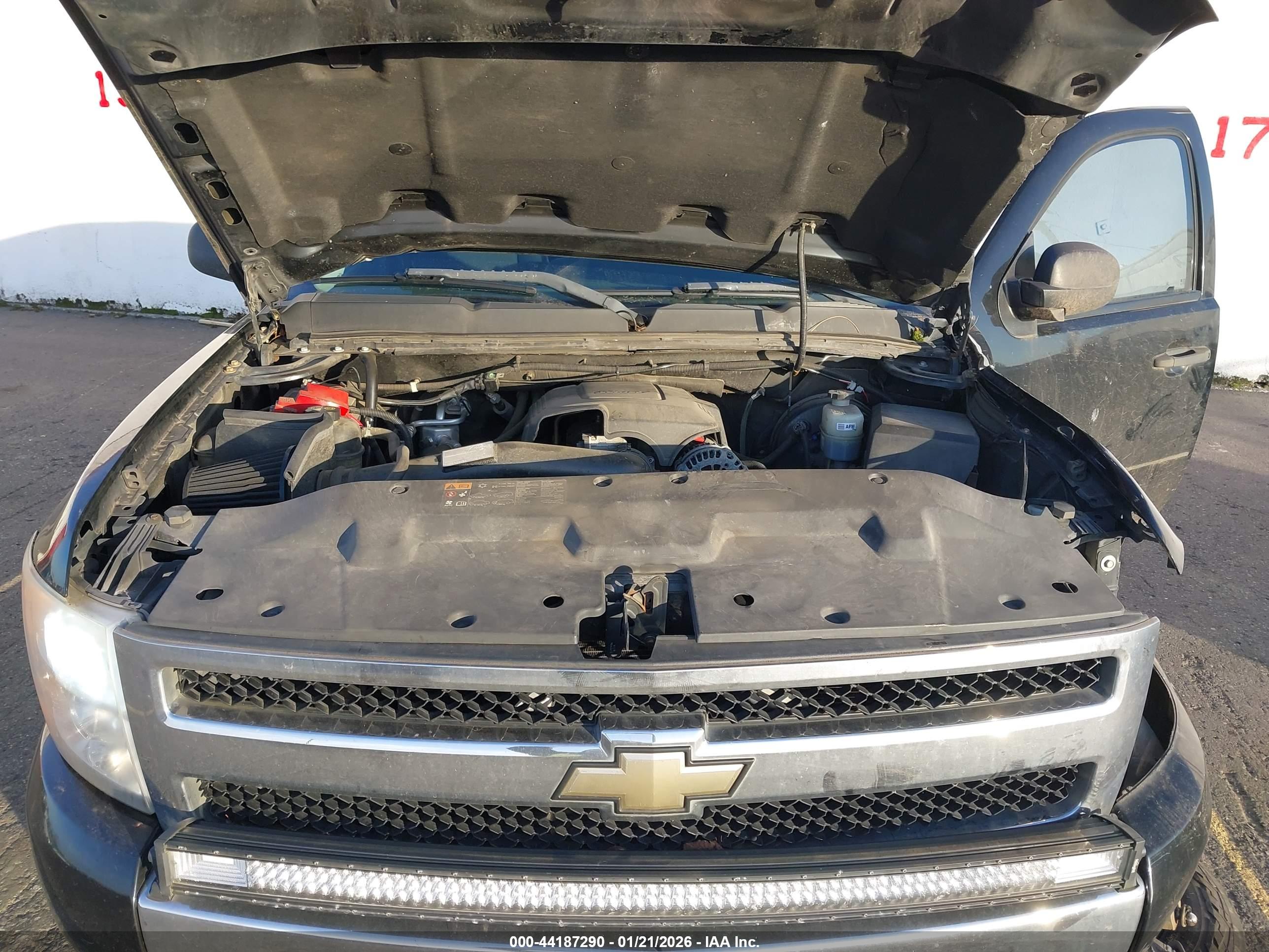 CHEVROLET SILVERADO image 10