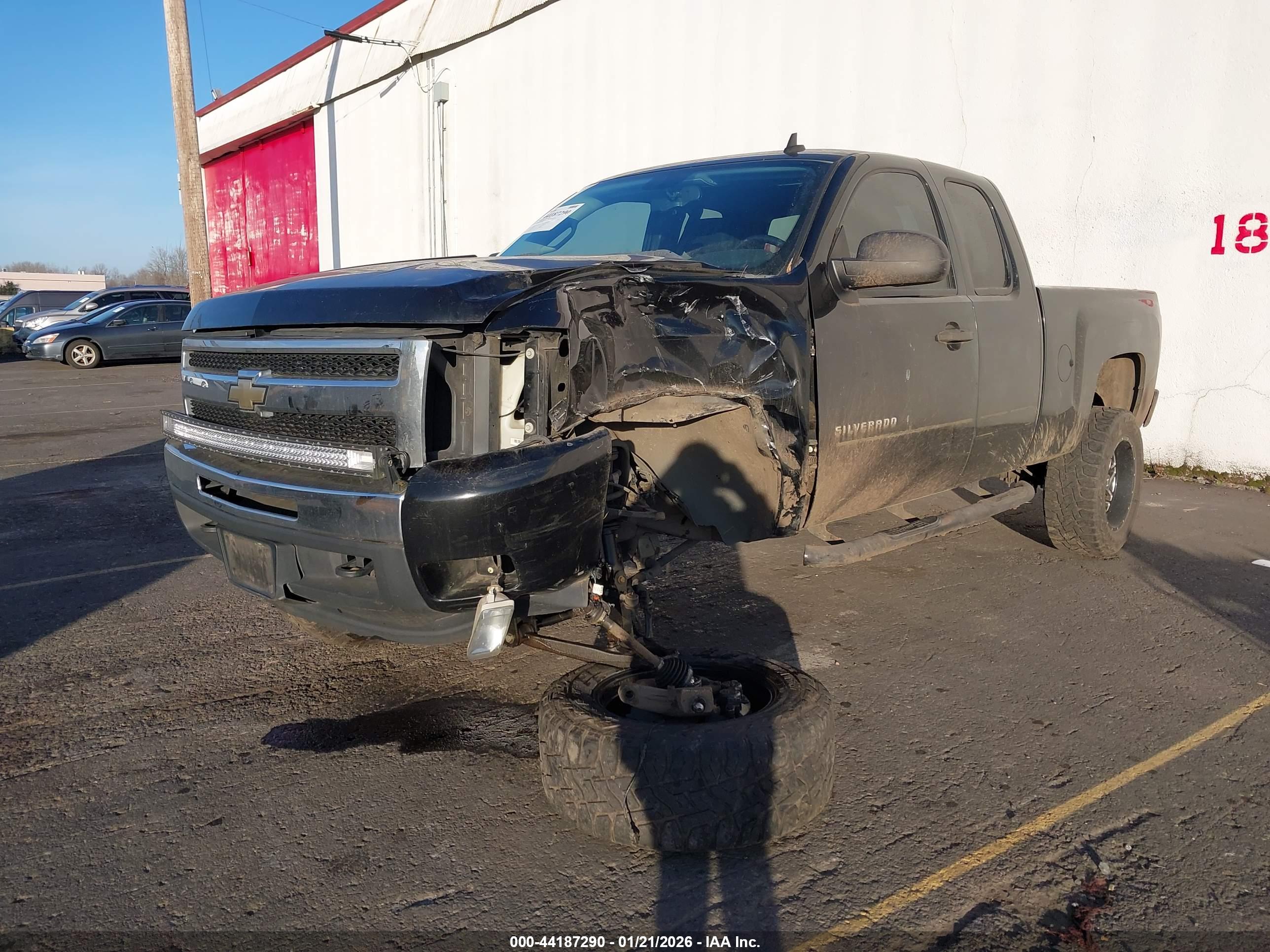 CHEVROLET SILVERADO image 2